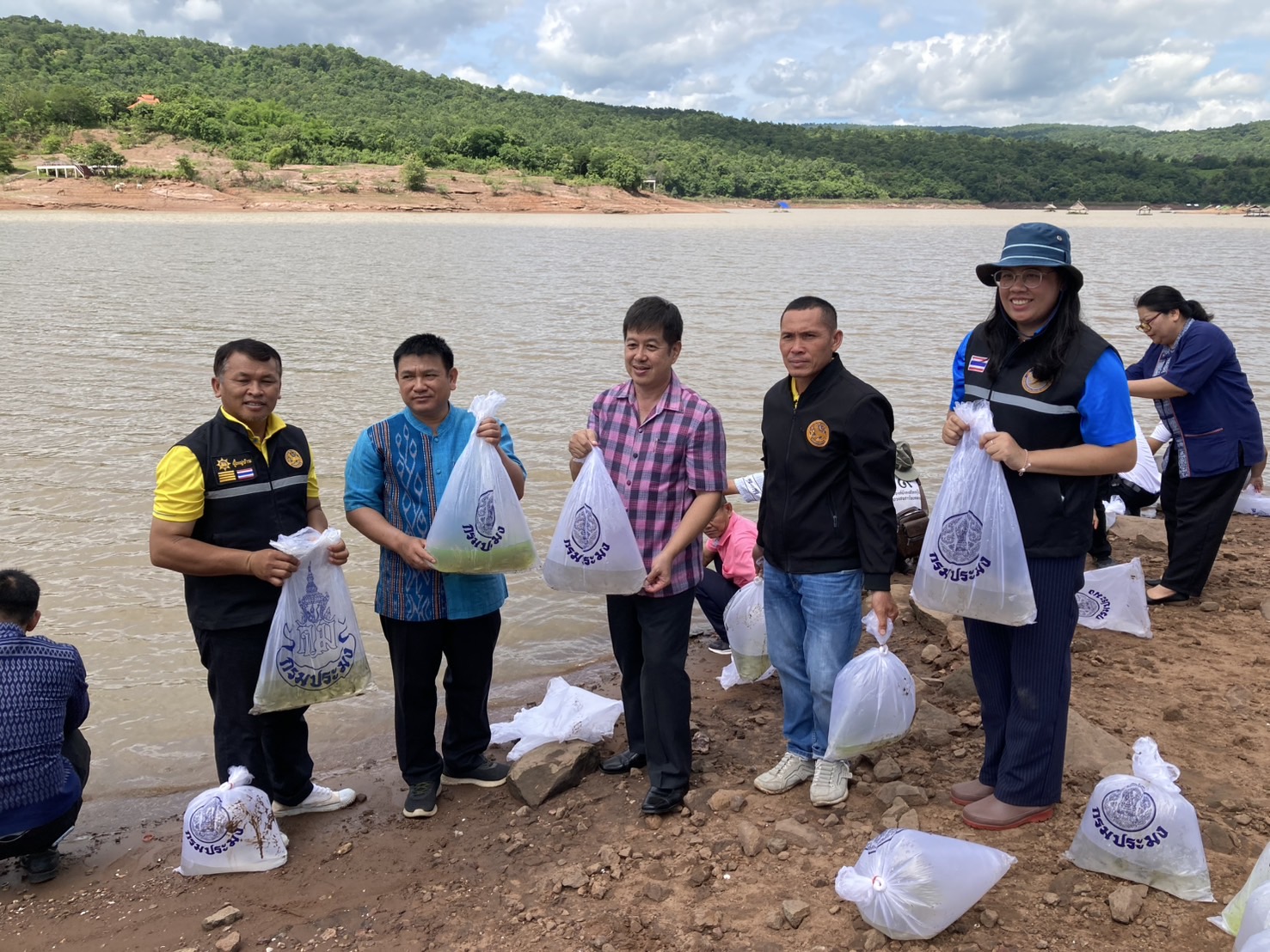 โครงการปล่อยพันธุ์ปลาเพื่อรักษาระบบนิเวศในอ่างเก็บน้ำของชลประทาน