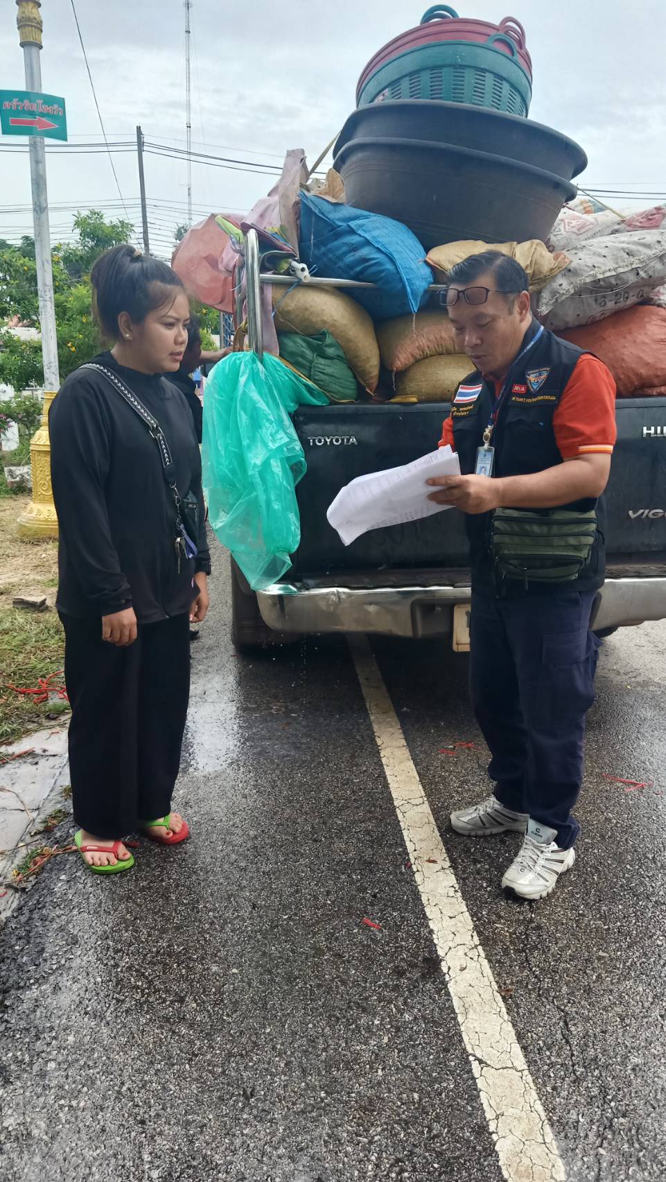 ข่าวกิจกรรม วันที่ 10 กรกฎาคม 2568 เจ้าหน้าที่ด่านตรวจประมงนครพนม ตรวจสอบสินค้าประมงนำเข้า ณ จุดผ่อนปรนการค้าเภอธาตุพนม อ.ธาตุพนม จ.นครพนม