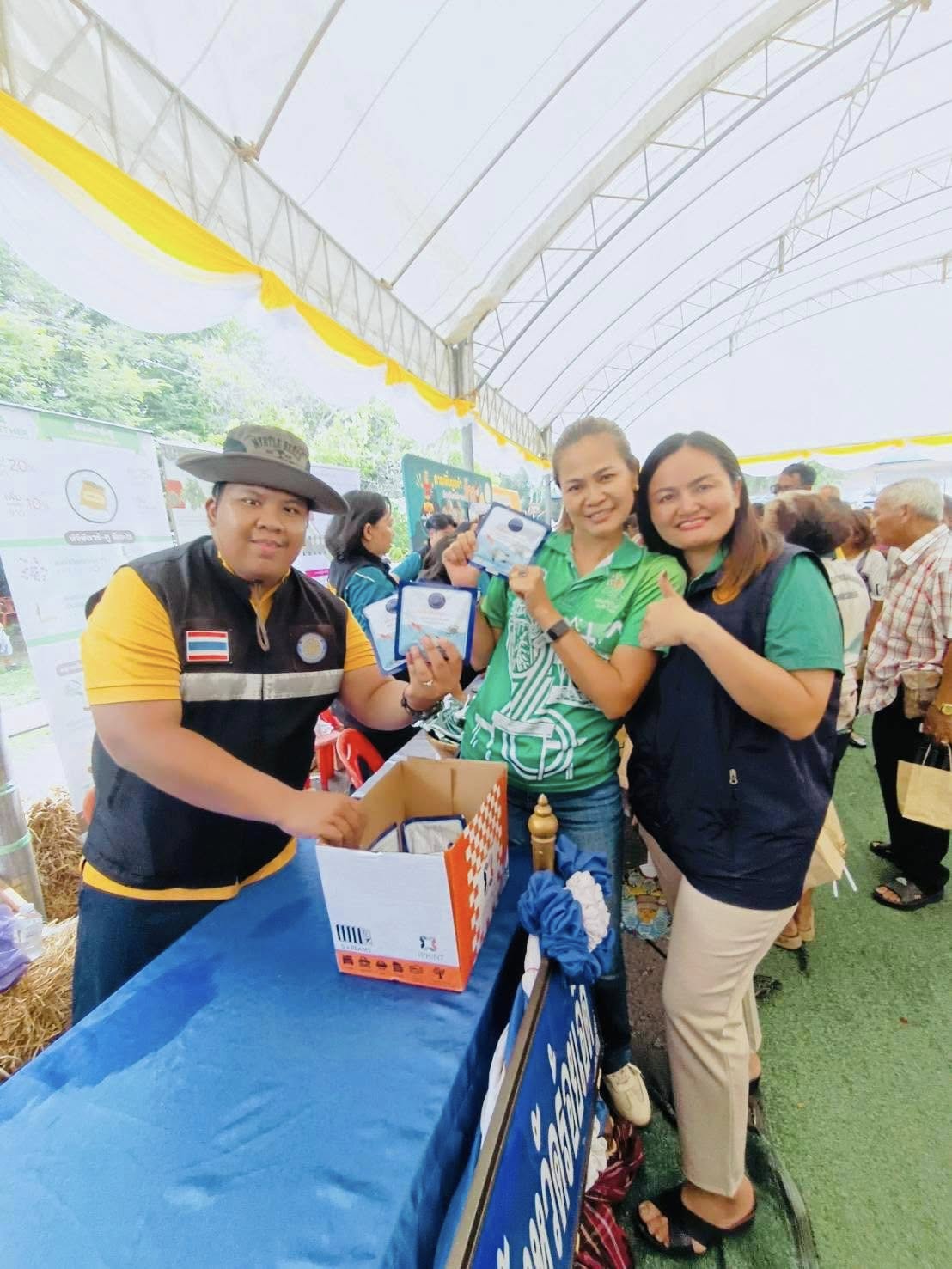ร่วมต้อนรับนายอรรถกร ศิริลัทธยากร รัฐมนตรีว่าการกระทรวงเกษตรและสหกรณ์ และนายอัครา พรหมเผ่า รัฐมนตรีช่วยว่าการกระทรวงเกษตรและสหกรณ์ เนื่องในโอกาศลงพื้นที่เปิดโครงการเพิ่มประสิทธิภาพการผลิตข้าวของเกษตรกรผู้ประสบอุทกภัย..คลิก