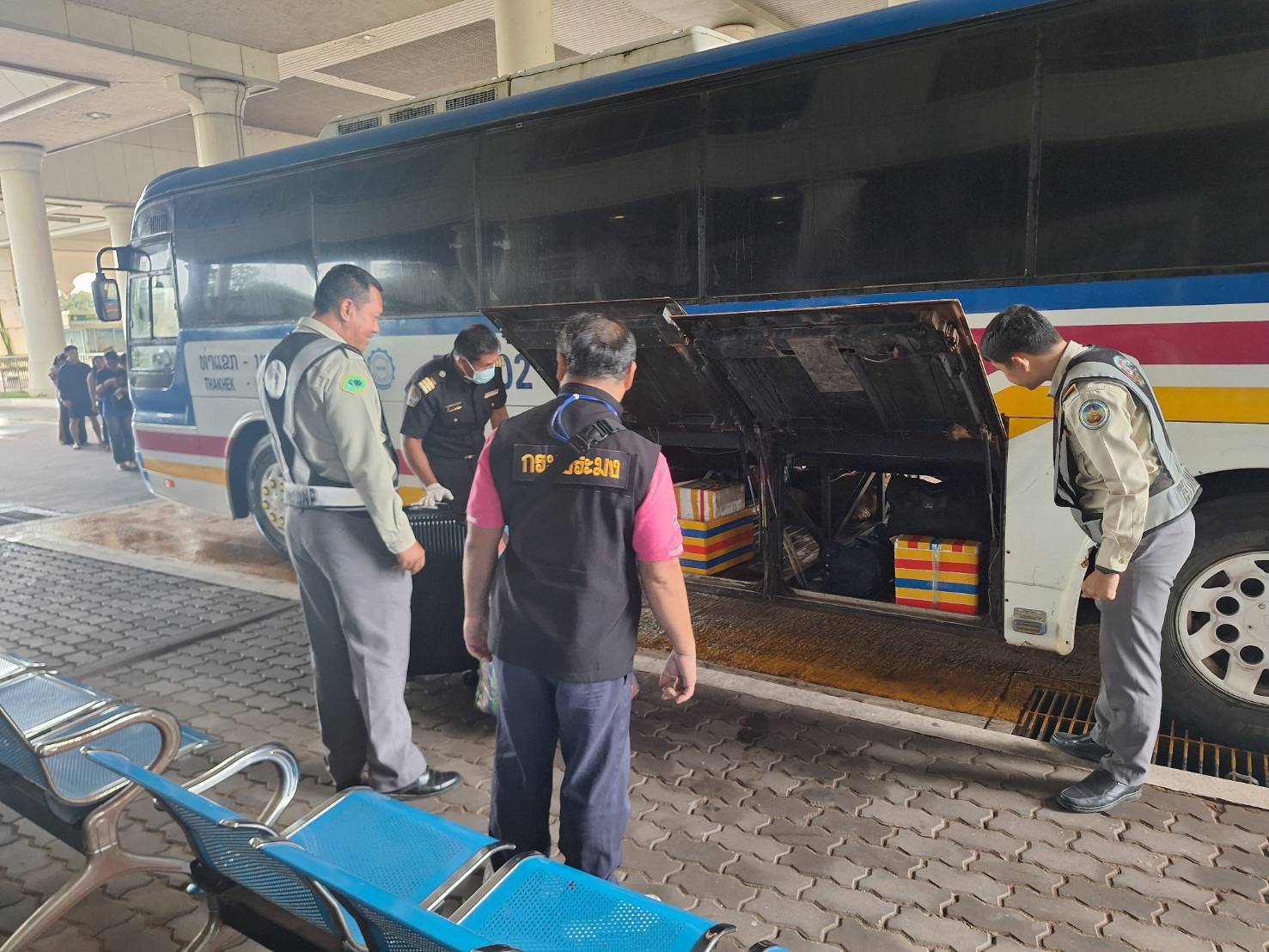 ข่าวกิจกรรม วันที่ 15 กรกฎาคม 2568 เจ้าหน้าที่ด่านตรวจประมงนครพนม ตรวจป้องกันการลักลอบนำเข้า-ส่งออกสินค้าประมง ณ จุดผ่านแดนถาวรสะพานมิตรภาพไทย-ลาว แห่งที่ 5 (นครพนม-คำม่วน) อ.เมือง จ.นครพนม..คลิก
