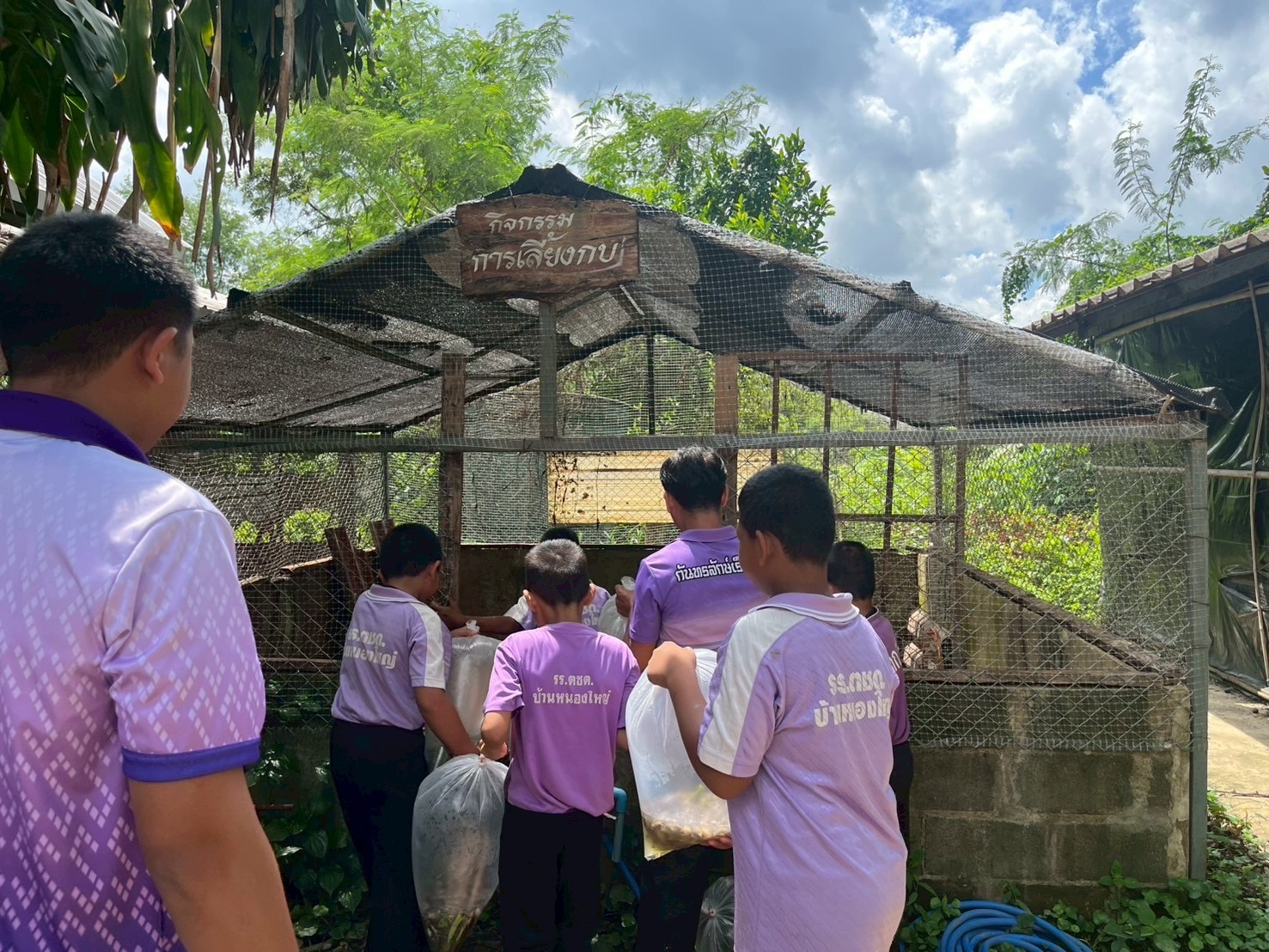 ประมงศรีสะเกษ มอบปัจจัยการผลิต โครงการสนับสนุนด้านการประมงตามพระราชดำริฯ ปีงบประมาณ 2568”