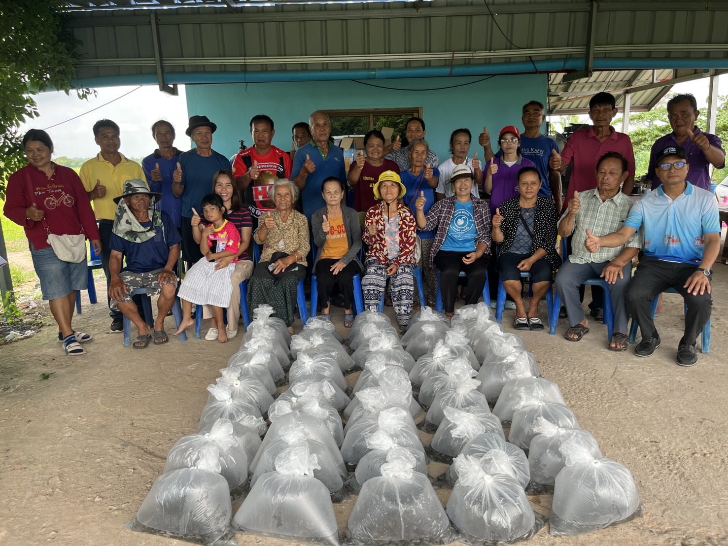 ร่วมส่งมอบปัจจัยการผลิต เกษตรกรที่ได้รับการถ่ายทอดเทคโนโลยีการผลิตด้านการประมง..คลิก