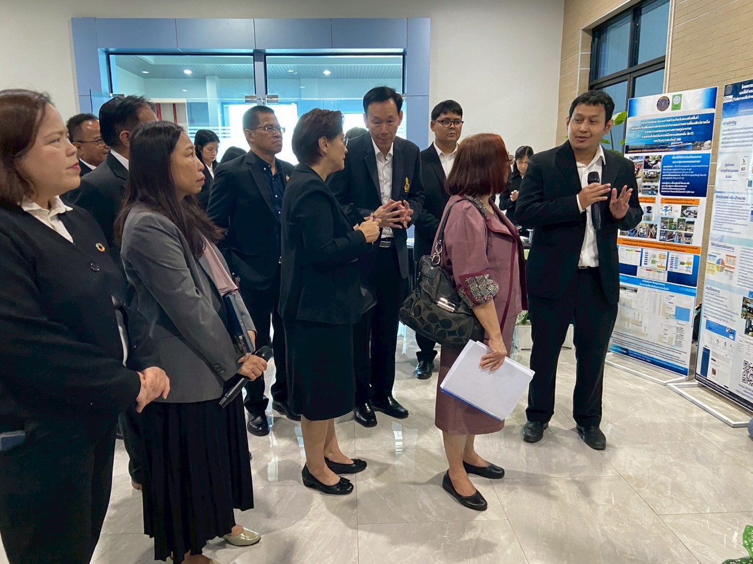 ทีมงานศูนย์เทคโนโลยีสารสนเทศและการสื่อสาร นำเสนอผลงานต่อคณะกรรมการประเมินรางวัลเลิศรัฐ