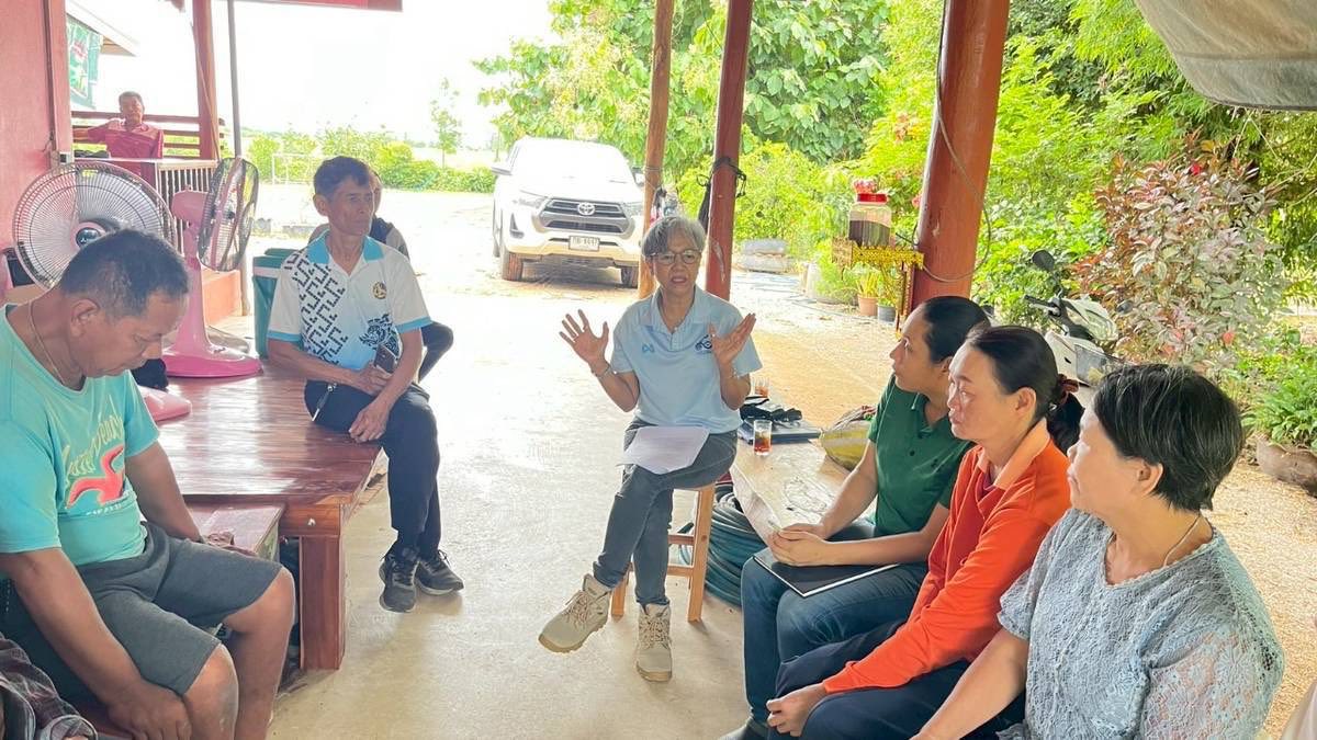 ลงพื้นที่ตรวจเยี่ยมกลุ่มเกษตรกรผู้เลี้ยงสัตว์น้ำในการให้ข้อแนะนำเกี่ยวกับการแปรรูปสัตว์น้ำ