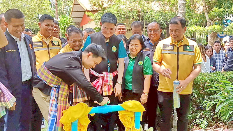 สนับสนุนพันธุ์ปลากินพืช และร่วมต้อนรับรัฐมนตรีว่าการกระทรวงเกษตรและสหกรณ์