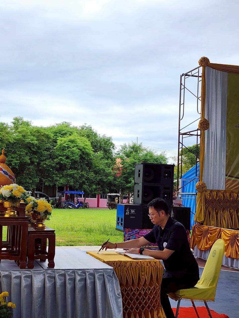 ในวันที่ 21 กรกฎาคม 2568 ศูนย์วิจัยและพัฒนาการเพาะเลี้ยงสัตว์น้ำจืดอุทัยธานี  มอบหมายให้นายทวีสิทธิ์ ชัยรัตน์ ตำแหน่ง เจ้าพนักงานประมงชำนาญงาน เข้าร่วมโครงการคลินิกเกษตรเคลื่อนที่ในพระราชานุเคราะห์ สมเด็จพระบรมโอรสาธิราชฯ สยามกุฎราชกุมาร เฉลิมพระเกียรติ เนื่องในโอกาสวันเฉลิมพระชนมพรรษาพระบาทสมเด็จพระเจ้าอยู่หัว 28 กรกฎาคม 2568 ณ อาคารเอนกประสงค์โรงเรียนอนุบาลสว่างอารมณ์ อำเภอสว่างอารมณ์ จังหวัดอุทัยธานี..คลิก