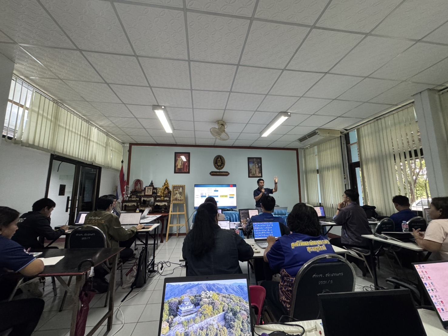 เข้าร่วมประชุมติดตามผลการดำเนินงานโครงการก่อสร้างระบบชลประทาน