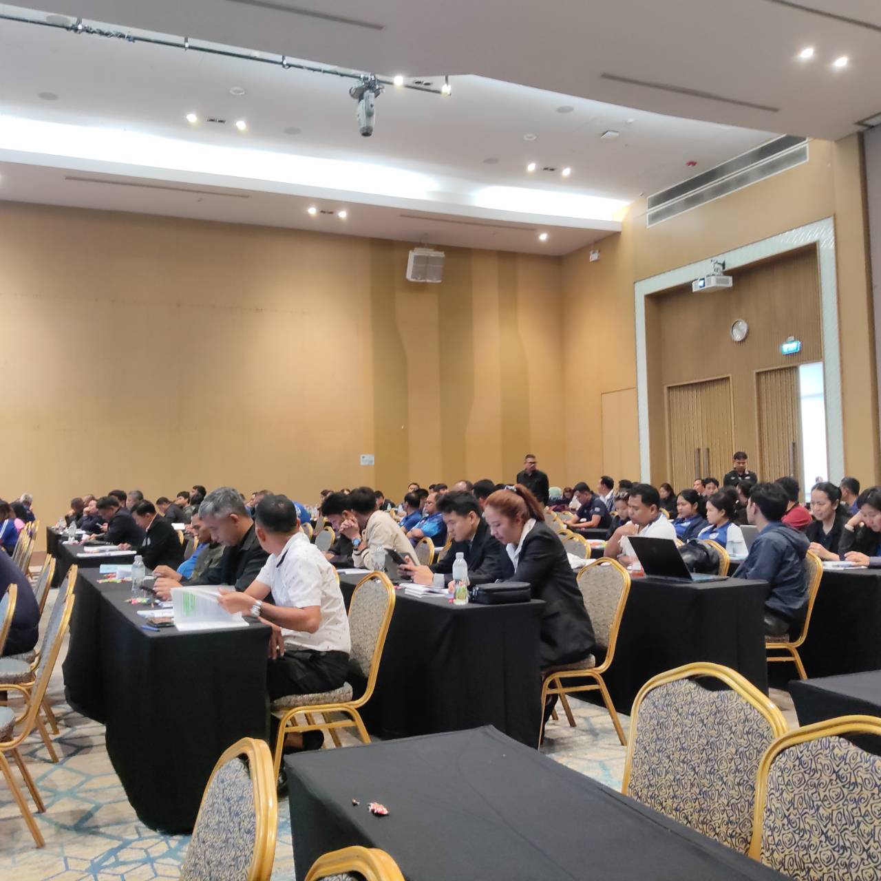 ประชุมซักซ้อมการออก?ใบรับรองสถานที่รวบรวมซากของสัตว์น้ำเพื่อการส่งออกและการออกใบรับรองสุขศาสตร์ซากของสัตว์น้ำเพื่อการส่งออกนอกราชอาณาจักร? และ?การอบรม?เชิงปฏิบัติการเพิ่มประสิทธิภาพการบังคับการใช้กฎหมายและการดำเนินคดีตาม พระราชกำหนดการประมง พ.ศ 2558 และที่แก้ไขเพิ่มเติม 