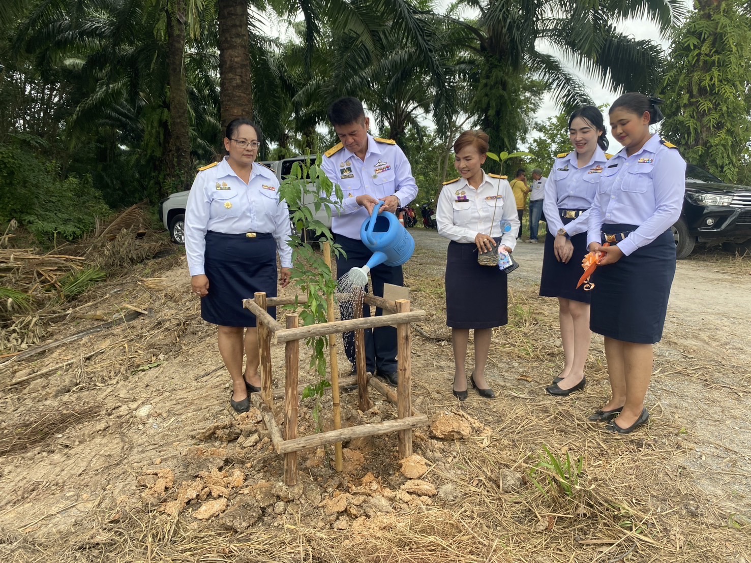 พิธีปล่อยพันธุ์สัตว์น้ำและปลูกต้นไม้เฉลิมพระเกียรติ เนื่องในวันเฉลิมพระชนมพรรษา