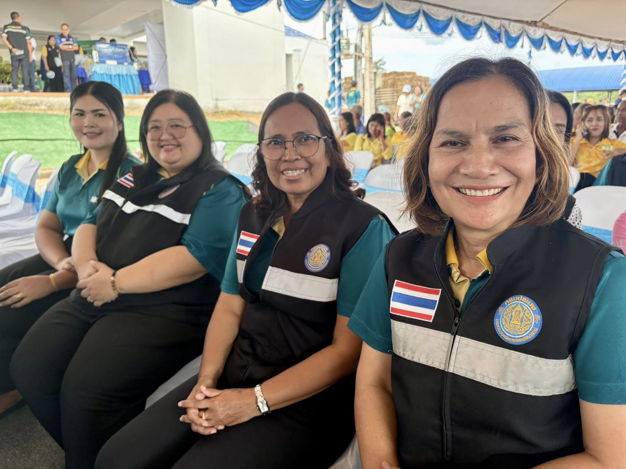 ผู้อำนวยการศูนย์วิจัยและพัฒนาการเพาะเลี้ยงสัตว์น้ำชายฝั่งสุราษฎร์ธานี พร้อมด้วยข้าราชการ พนักงานราชการ ในสังกัด ร่วมต้อนรับ นายอรรถกร ศิริลัทธยากร รัฐมนตรีว่าการกระทรวงเกษตรและสหกรณ์ พร้อมด้วย นายอัครา พรหมเผ่า รัฐมนตรีช่วยว่าการกระทรวงเกษตรและสหกรณ์ ที่ได้ลงพื้นที่ติดตามการดำเนินงานและมอบปัจจัยการผลิตทางการเกษตร ให้แก่ผู้แทนเกษตรกร ณ โครงการพัฒนาลุ่มน้ำตาปี - พุมดวง ต.บางงอน อ.พุนพิน จ.สุราษฎร์ธานี