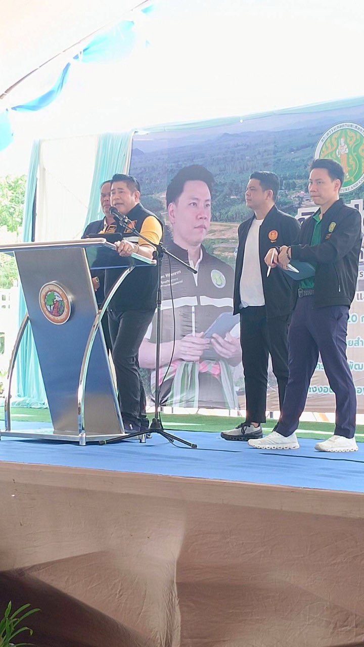 ผู้อำนวยการศูนย์วิจัยและพัฒนาการเพาะเลี้ยงสัตว์น้ำชายฝั่งสุราษฎร์ธานี พร้อมด้วยข้าราชการ พนักงานราชการ ในสังกัด ร่วมต้อนรับ นายอรรถกร ศิริลัทธยากร รัฐมนตรีว่าการกระทรวงเกษตรและสหกรณ์ พร้อมด้วย นายอัครา พรหมเผ่า รัฐมนตรีช่วยว่าการกระทรวงเกษตรและสหกรณ์ ที่ได้ลงพื้นที่ติดตามการดำเนินงานและมอบปัจจัยการผลิตทางการเกษตร ให้แก่ผู้แทนเกษตรกร ณ โครงการพัฒนาลุ่มน้ำตาปี - พุมดวง ต.บางงอน อ.พุนพิน จ.สุราษฎร์ธานี