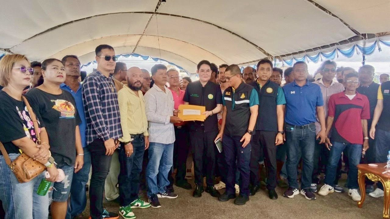 ผู้อำนวยการศูนย์วิจัยและพัฒนาการเพาะเลี้ยงสัตว์น้ำชายฝั่งสุราษฎร์ธานี พร้อมด้วยข้าราชการ พนักงานราชการ ในสังกัด ร่วมต้อนรับ นายอรรถกร ศิริลัทธยากร รัฐมนตรีว่าการกระทรวงเกษตรและสหกรณ์ พร้อมด้วย นายอัครา พรหมเผ่า รัฐมนตรีช่วยว่าการกระทรวงเกษตรและสหกรณ์ ที่ได้ลงพื้นที่ติดตามการดำเนินงานและมอบปัจจัยการผลิตทางการเกษตร ให้แก่ผู้แทนเกษตรกร ณ โครงการพัฒนาลุ่มน้ำตาปี - พุมดวง ต.บางงอน อ.พุนพิน จ.สุราษฎร์ธานี