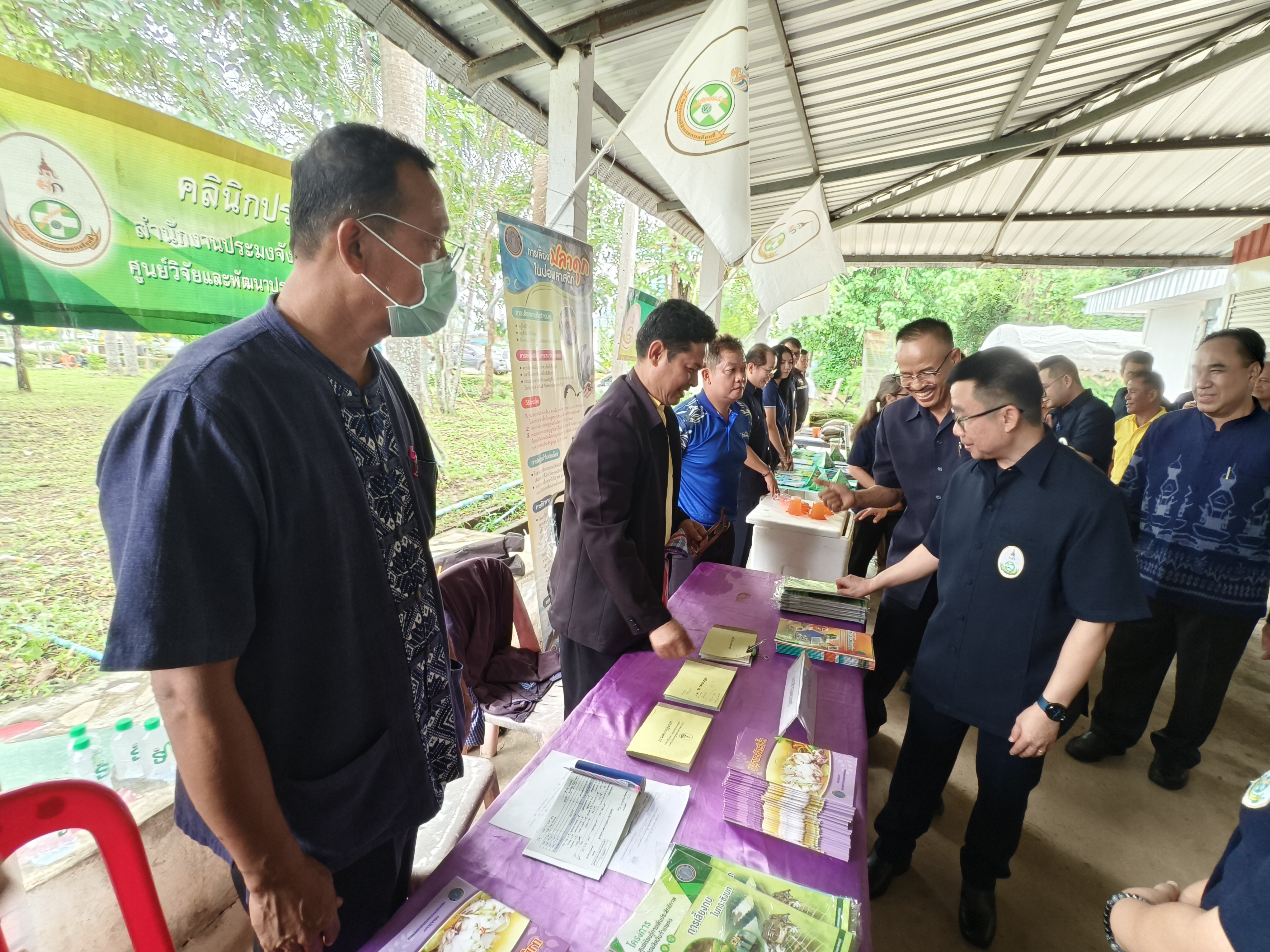 โครงการคลินิกเกษตรเคลื่อนที่ในพระราชานุเคราะห์ สมเด็จพระบรมโอรสาธิราชฯ สยามมกุฎราชกุมาร ณ องค์การบริหารส่วนตำบลบ้านหยวก