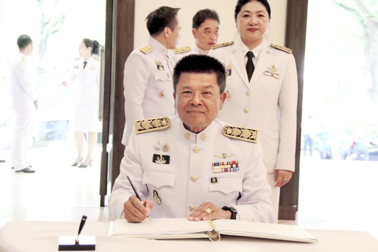 อธิบดีกรมประมง ลงนามถวายพระพรชัยมงคล พระบาทสมเด็จพระเจ้าอยู่หัว เนื่องในโอกาสวันเฉลิมพระชนมพรรษา 28 กรกฎาคม 2568
