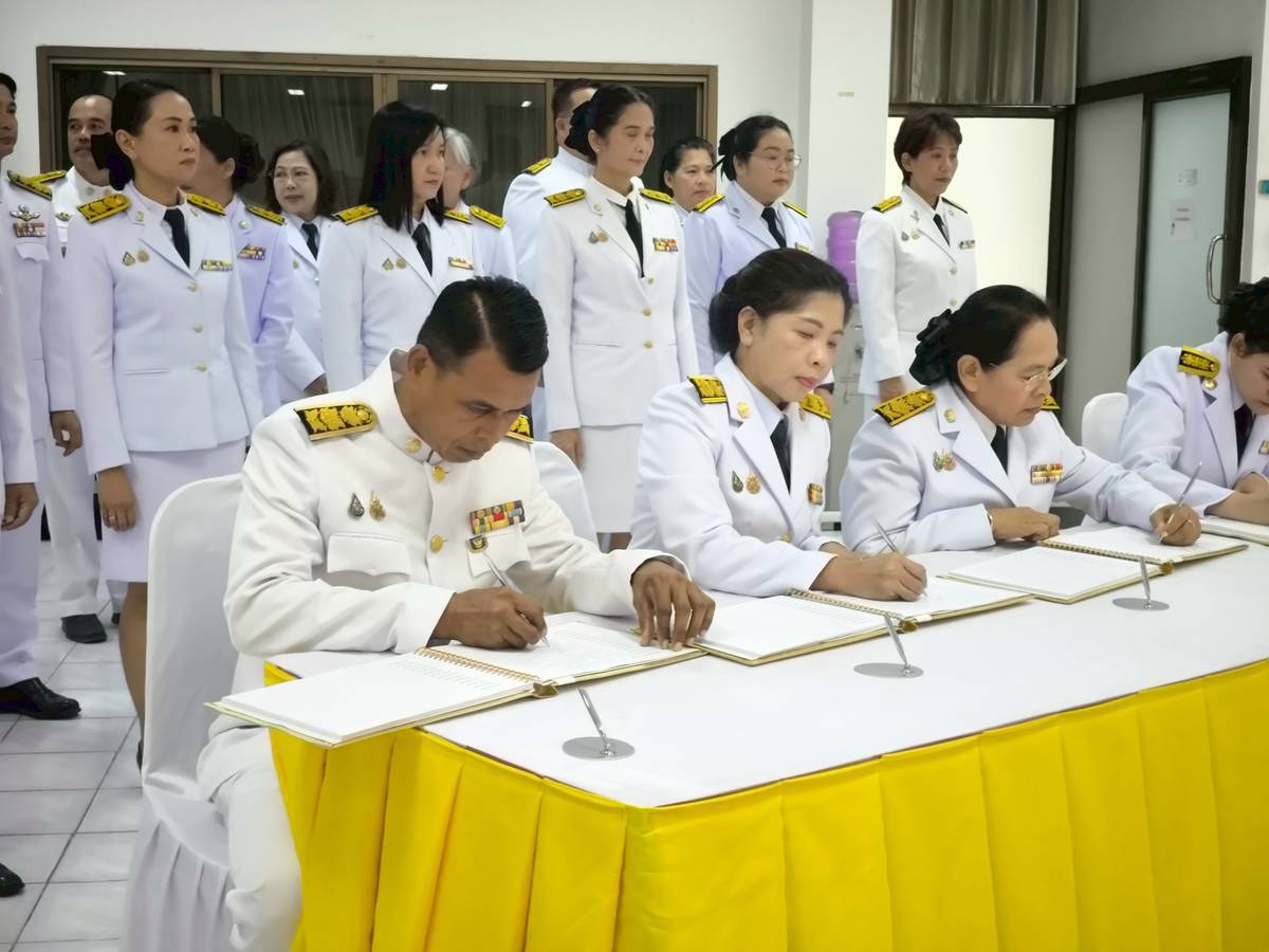 ในวันที่ 28 กรกฎาคม 2568 นายสุชาติ  ผึ่งฉิมพลี ผู้อำนวยการศูนย์วิจัยและพัฒนาการเพาะเลี้ยงสัตว์น้ำจืดอุทัยธานี เข้าร่วมกิจกรรมเฉลิมพระเกียรติพระบาทสมเด็จพระเจ้าอยู่หัว เนื่องในโอกาสวันเฉลิมพระชนมพรรษา 28 กรกฎาคม 2568 พิธีเจริญพระพุทธมนต์และทำบุญตักบาตรถวายราชกุศล ณ บริเวณห้าแยกวงเวียนวิทยุ และร่วมปล่อยพันธุ์สัตว์น้ำ ณ แม่น้ำสะแกกรัง บริเวณลานสุพรรณิการณ์ หน้าศาลากลางจังหวัดอุทัยธานี จำนวน 200,000 ตัว และเข้าร่วมถวายเครื่องราชสักการะและวางพานพุ่มและพิธีจุดเทียนถวายพระพรชัยมงคล ณ บริเวณวงเวียนหอนาฬิกา อำเภอเมือง จังหวัดอุทัยธานี โดยมีนายธีรพัฒน์ คัชมาตย์ ผู้ว่าราชการจังหวัดอุทัยธานี ประธานในพิธี