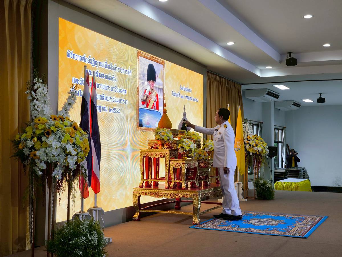 ในวันที่ 28 กรกฎาคม 2568 นายสุชาติ  ผึ่งฉิมพลี ผู้อำนวยการศูนย์วิจัยและพัฒนาการเพาะเลี้ยงสัตว์น้ำจืดอุทัยธานี เข้าร่วมกิจกรรมเฉลิมพระเกียรติพระบาทสมเด็จพระเจ้าอยู่หัว เนื่องในโอกาสวันเฉลิมพระชนมพรรษา 28 กรกฎาคม 2568 พิธีเจริญพระพุทธมนต์และทำบุญตักบาตรถวายราชกุศล ณ บริเวณห้าแยกวงเวียนวิทยุ และร่วมปล่อยพันธุ์สัตว์น้ำ ณ แม่น้ำสะแกกรัง บริเวณลานสุพรรณิการณ์ หน้าศาลากลางจังหวัดอุทัยธานี จำนวน 200,000 ตัว และเข้าร่วมถวายเครื่องราชสักการะและวางพานพุ่มและพิธีจุดเทียนถวายพระพรชัยมงคล ณ บริเวณวงเวียนหอนาฬิกา อำเภอเมือง จังหวัดอุทัยธานี โดยมีนายธีรพัฒน์ คัชมาตย์ ผู้ว่าราชการจังหวัดอุทัยธานี ประธานในพิธี