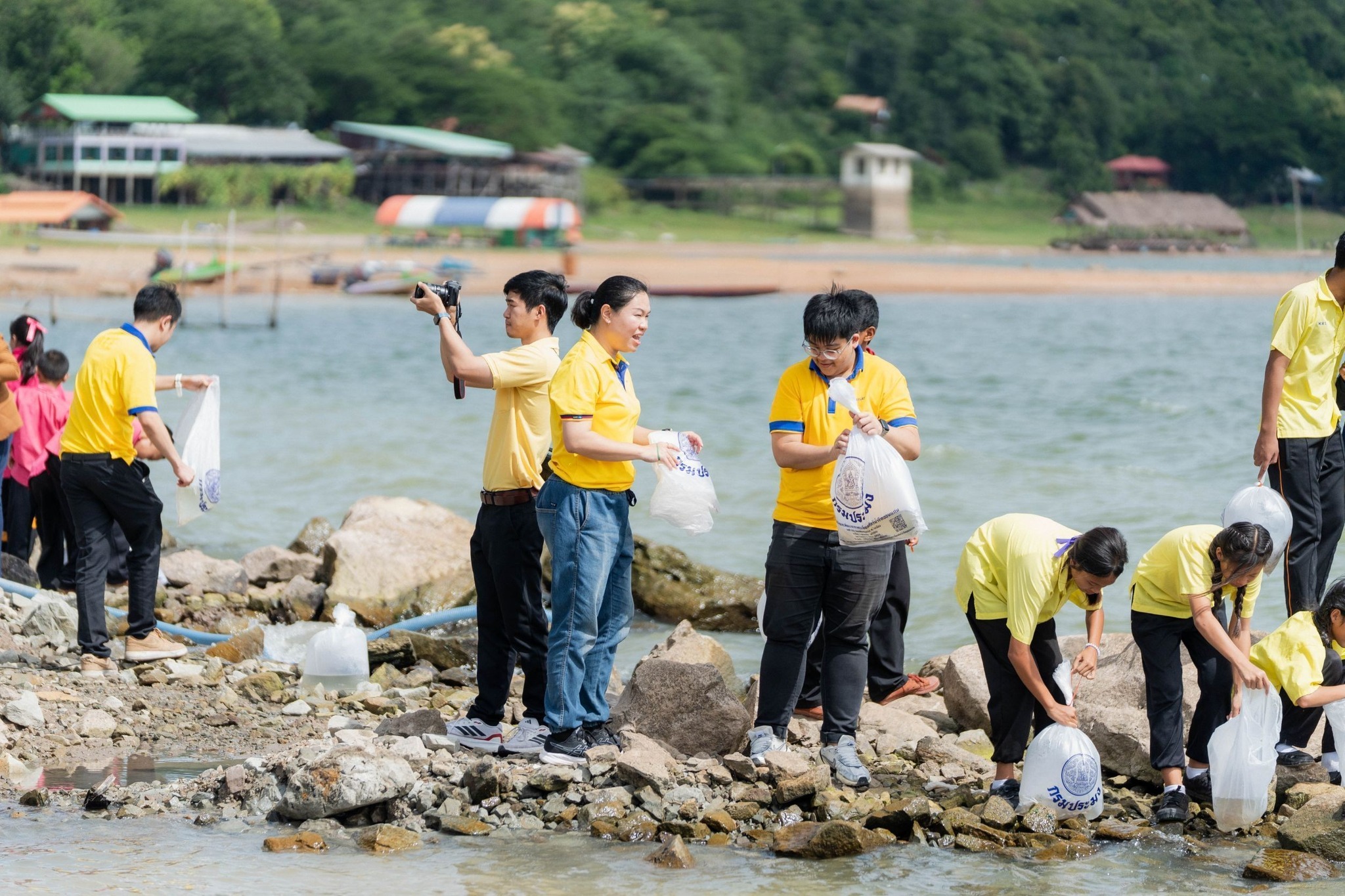 โครงการเพิ่มผลผลิตกุ้งก้ามกรามและของดีอ่างเก็บน้ำเขื่อนอุบลรัตน์
