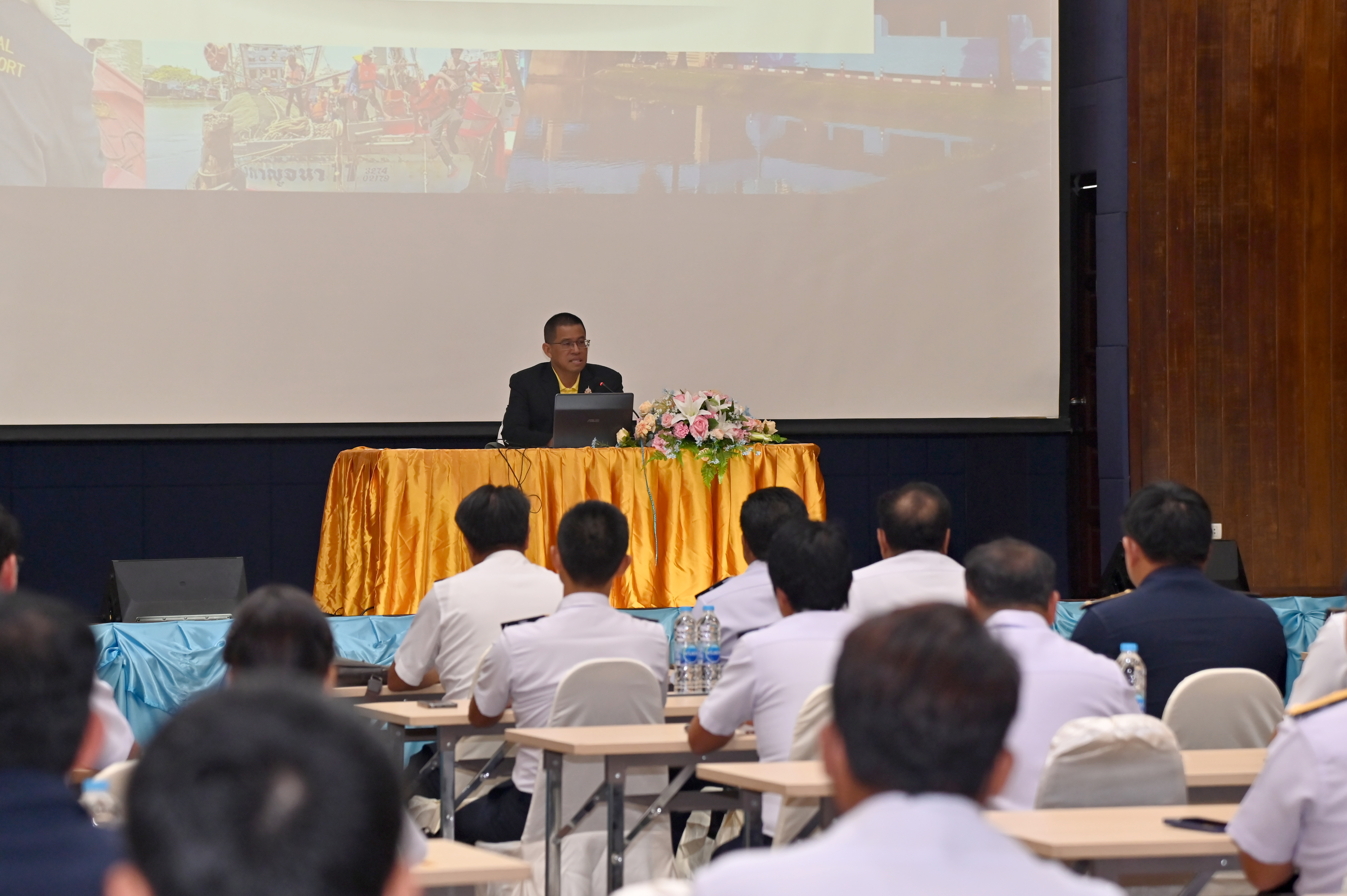 รองอธิบดีกรมประมง เปิดการประชุมเชิงปฏิบัติการ “เพิ่มศักยภาพในการปฏิบัติงานบังคับใช้กฎหมายในการป้องกันและปราบปรามการลักลอบนำเข้าสินค้าประมงผิดกฎหมาย ตามนโยบายกระทรวงเกษตรและสหกรณ์”..คลิก