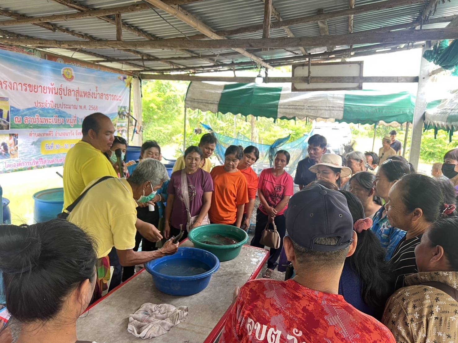 ร่วมเป็นวิทยากรถ่ายทอดองค์ความรู้ ในด้านการเพาะพันธุ์ปลาตะเพียนขาว โดยใช้ชุดเพาะพันธุ์ปลาเคลื่อนที่ (Mobile Hatchery) และการเพาะขยายพันธุ์ปลานิล โครงการขยายพันธุ์ปลาสู่แหล่งน้ำสาธารณะ