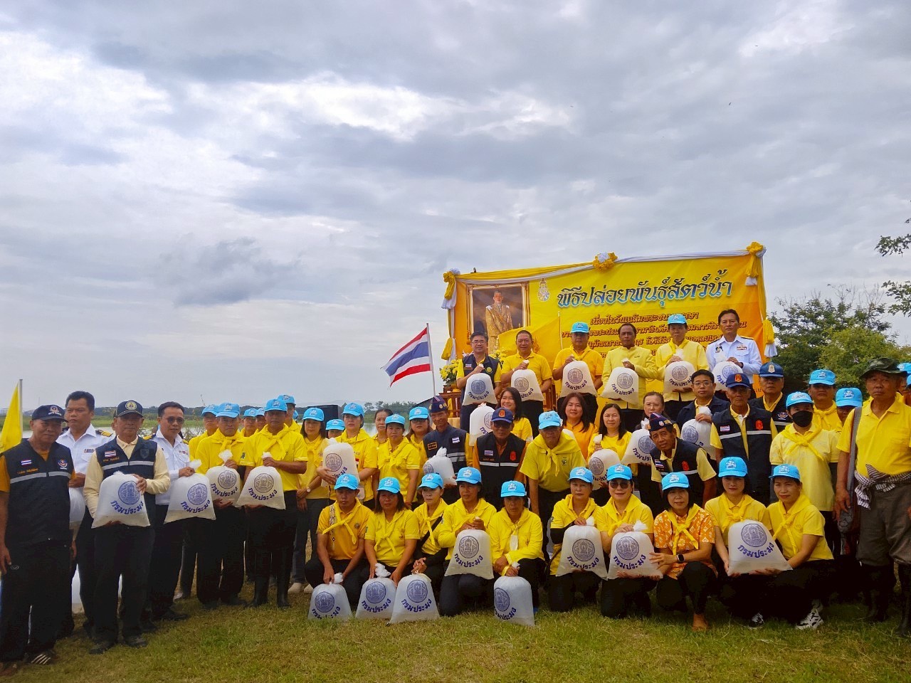 เข้าร่วมพิธีปล่อยพันธุ์สัตว์น้ำ เนื่องในวันเฉลิมพระชนมพรรษาพระบาทสมเด็จพระปรเมนทรรามาธิบดีศรีสินทรมหาวชิราลงกรณ พระวชิรเกล้าเจ้าอยู่หัว
