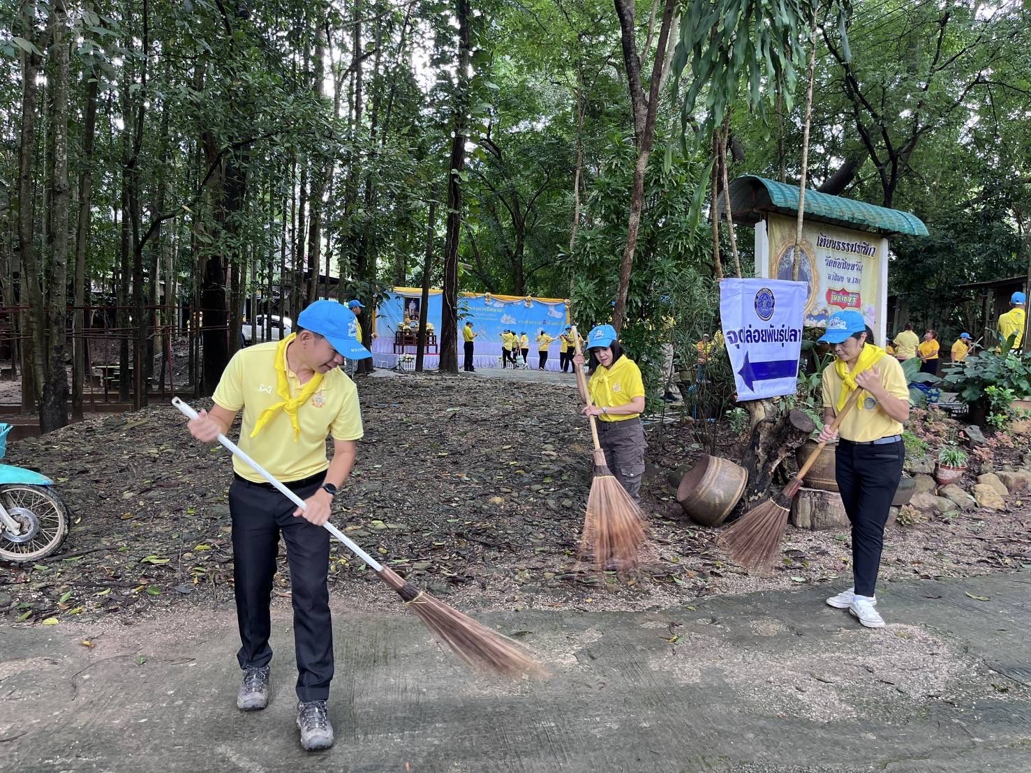 ปล่อยพันธุ์สัตว์น้ำ เนื่องในโอกาสมหามงคลเฉลิมพระชนมพรรษา 73 พรรษา พระบาทสมเด็จพระปรเมนทรรามาธิบดีศรีสินทรมหาวชิราลงกรณ มหิศรภูมิพลราชวรางกูร กิติสิริสมบูรณอดุลยเดช สยามินทราธิเบศรราชวโรดม บรมนาถบพิตร พระวชิรเกล้าเจ้าอยู่หัว..คลิก