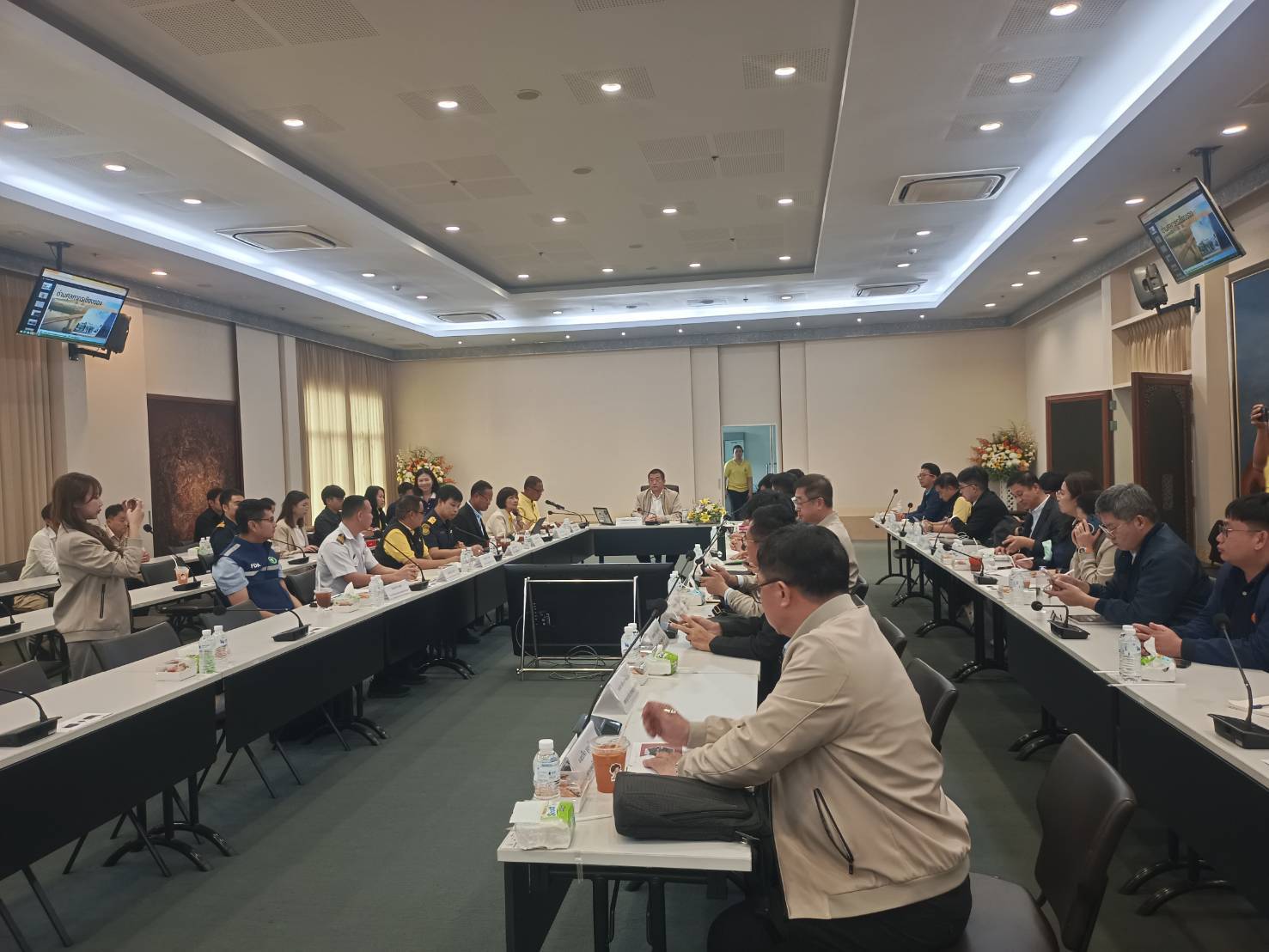  เจ้าหน้าที่ศูนย์บริหารจัดการด่านตรวจประมงเขต 1 (เชียงราย) ร่วมให้การต้อนรับคณะกรรมาธิการการเกษตรและสหกรณ์ สภาผู้แทนราษฎร ณ ด่านสะพานมิตรภาพไทย - ลาว แห่งที่ 4 (เชียงของ - ห้วยทราย)