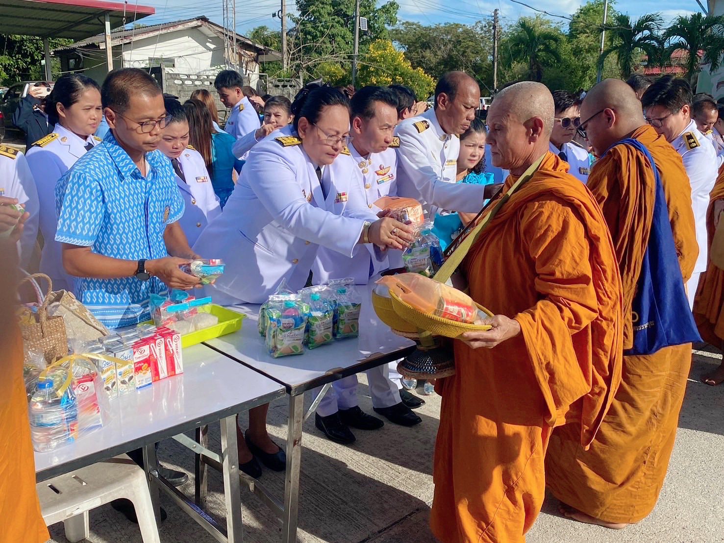 พิธีทำบุญตักบาตรถวายพระราชกุศล เนื่องในโอกาสวันเฉลิมพระชนมพรรษา 12 สิงหาคม 2568