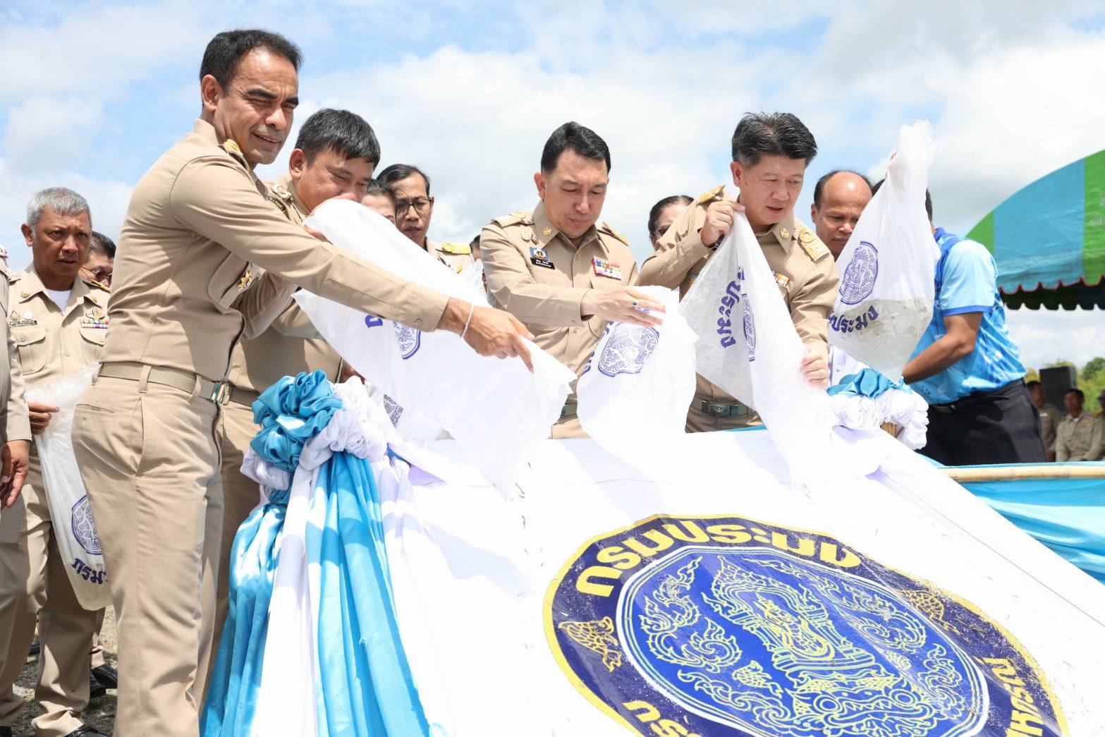 จังหวัดเพชรบูรณ์ ปล่อยพันธุ์สัตว์น้ำเฉลิมพระเกียรติ 200,000 ตัว เนื่องในโอกาสวันเฉลิมพระชนมพรรษา สมเด็จพระนางเจ้าสิริกิติ์ พระบรมราชินีนาถ พระบรมราชชนนีพันปีหลวง 12 สิงหาคม 2568..คลิก