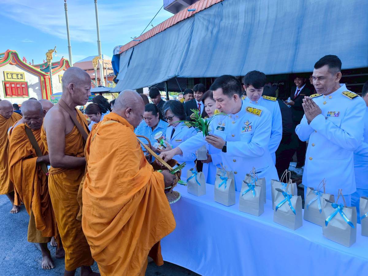 ในวันที่12 สิงหาคม 2568 นายสุชาติ  ผึ่งฉิมพลี ผู้อำนวยการศูนย์วิจัยและพัฒนาการเพาะเลี้ยงสัตว์น้ำจืดอุทัยธานี เข้าร่วมกิจกรรมเฉลิมพระเกียรติสมเด็จพระนางเจ้าสิริกิติ์ พระบรมราชินีนาถ พระบรมราชชนนีพันปีหลวง ดังนี้ พิธีเจริญพระพุทธมนต์และทำบุญตักบาตรถวายพระราชกุศล พิธีปล่อยพันธุ์สัตว์น้ำ พิธีถวายเครื่องราชสักกระและวางพานพุ่ม และพิธีจุดเทียนถวายพระพรชัยมงคล โดยมีผู้ว่าราชการจังหวัดอุทัยธานี (นายธีรพัฒน์  คัชมาตย์) เป็นประธานในพิธีดังกล่าว..คลิก