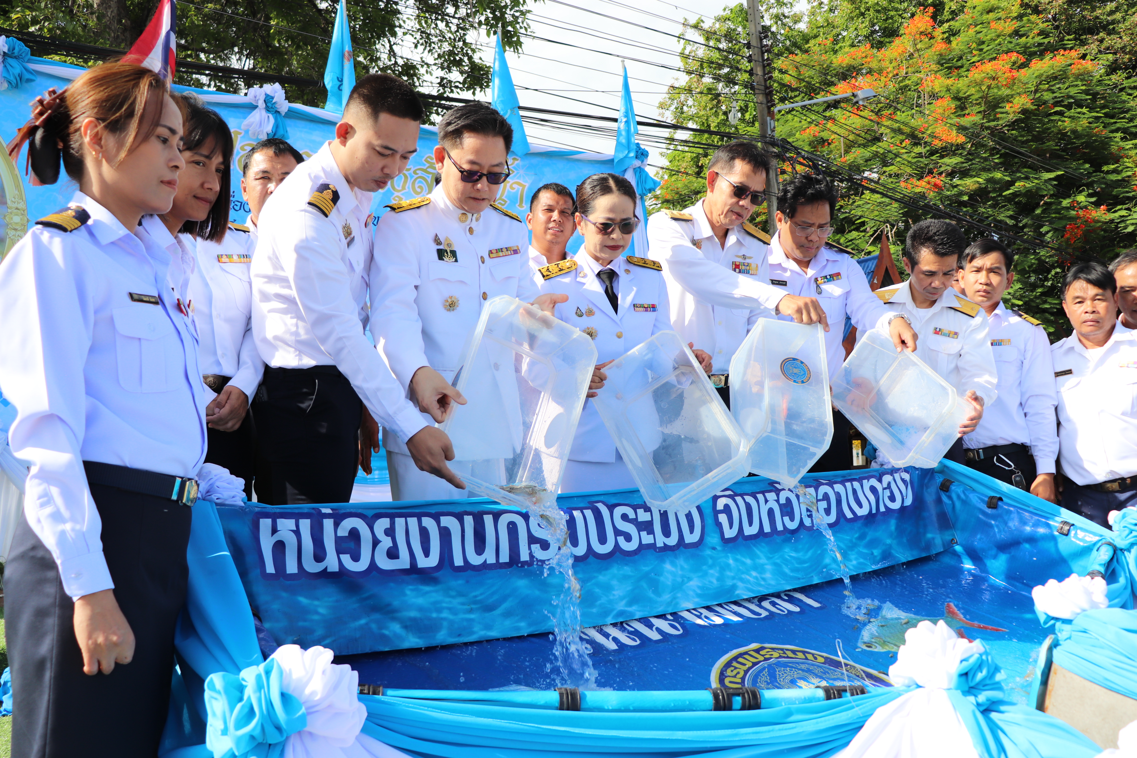 จังหวัดอ่างทองจัดพิธีทำบุญตักบ