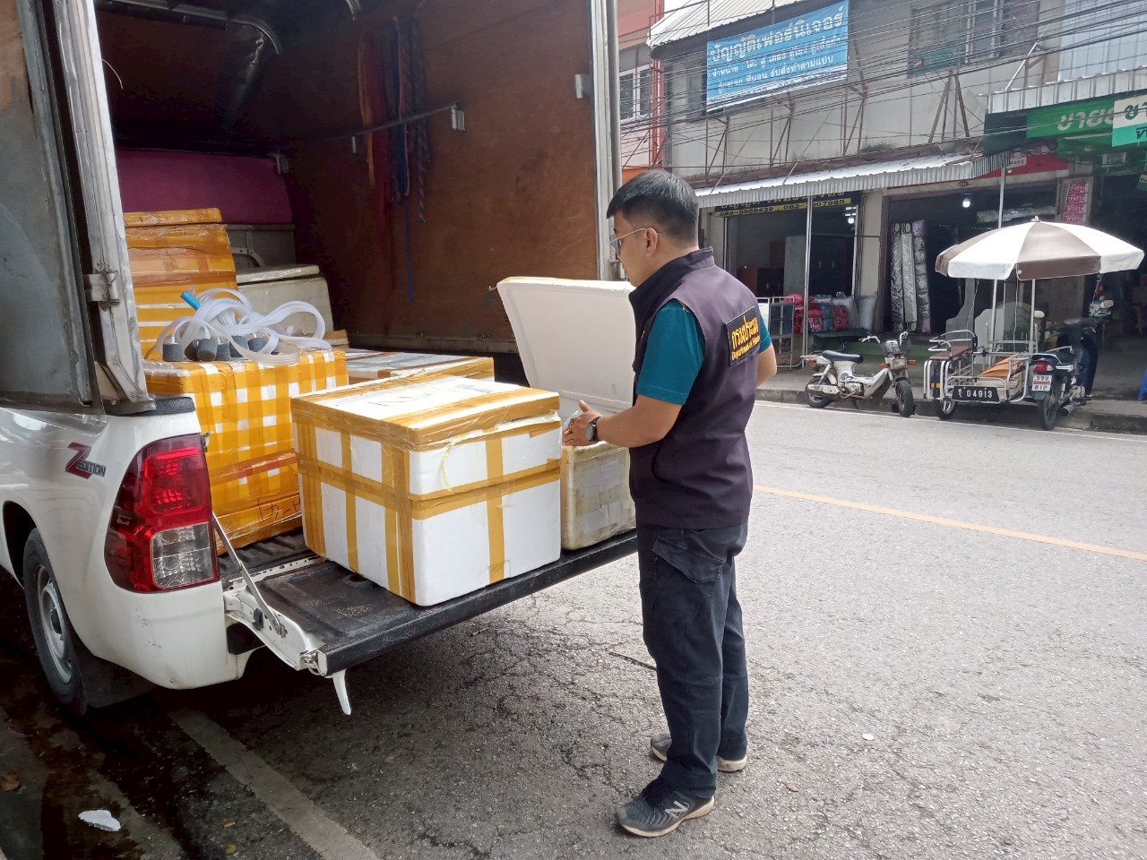เจ้าหน้าที่ศูนย์บริหารจัดการด่านตรวจประมงเขต 1 (เชียงราย) ตรวจสอบสินค้าประมงนำเข้ามาจากสาธารณรัฐประชาธิปไตยประชาชนลาว ผ่านทางด่านพรมแดนอำเภอเชียงแสน จังหวัดเชียงราย..คลิก