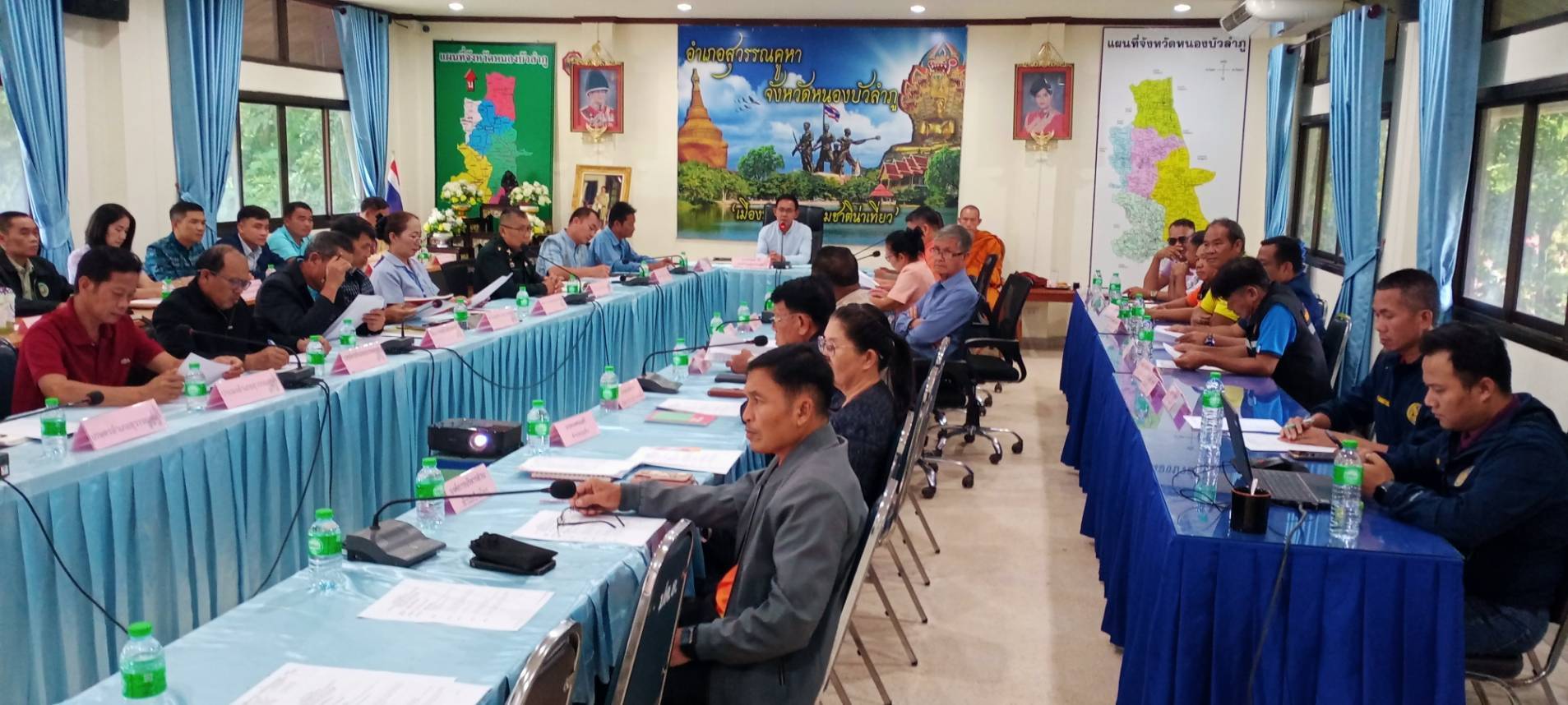 ร่วมประชุมหัวหน้าส่วนราชการ หัวหน้าหน่วยงานรัฐวิสาหกิจ ผู้บริหารองค์กรปกครองส่วนท้องถิ่น ผู้บริหารสถานศึกษา กำนัน ผู้ใหญ่บ้าน ฯลฯ การจัดสร้างฐานอนุสาวรีย์รัชกาลที่ 5 และการเตรียมความพร้อมการออกหน่วยแพทย์เคลื่อนที่ พอ.สว. และโครงการออกหน่วยบำบัดทุกข์ บำรุงสุข สร้างรอยยิ้มให้ประชาชน 