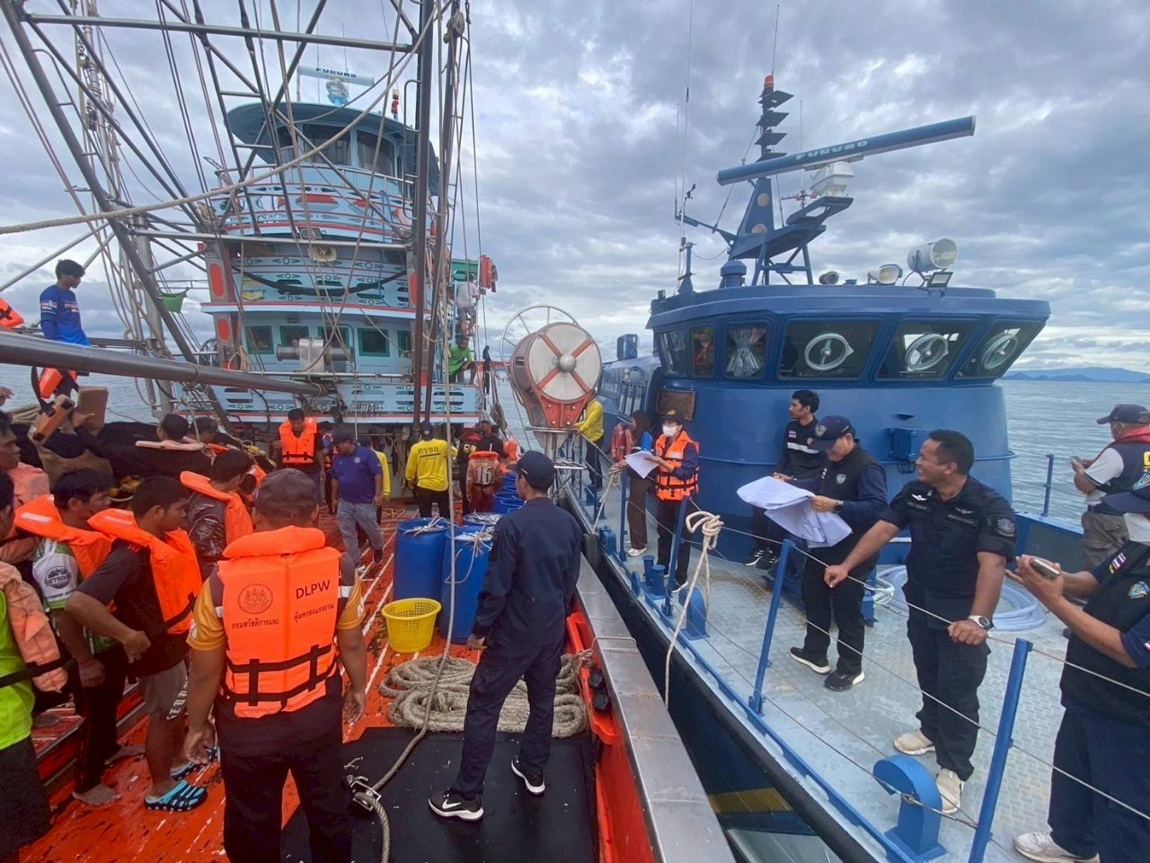กิจกรรมตรวจร่วมบูรณาการแรงงานในเขตพื้นที่ทะเลอ่าวไทย ตั้งแต่จังหวัดประจวบคีรีขันธ์ ถึงจังหวัดสุราษฎร์ธานี 68 