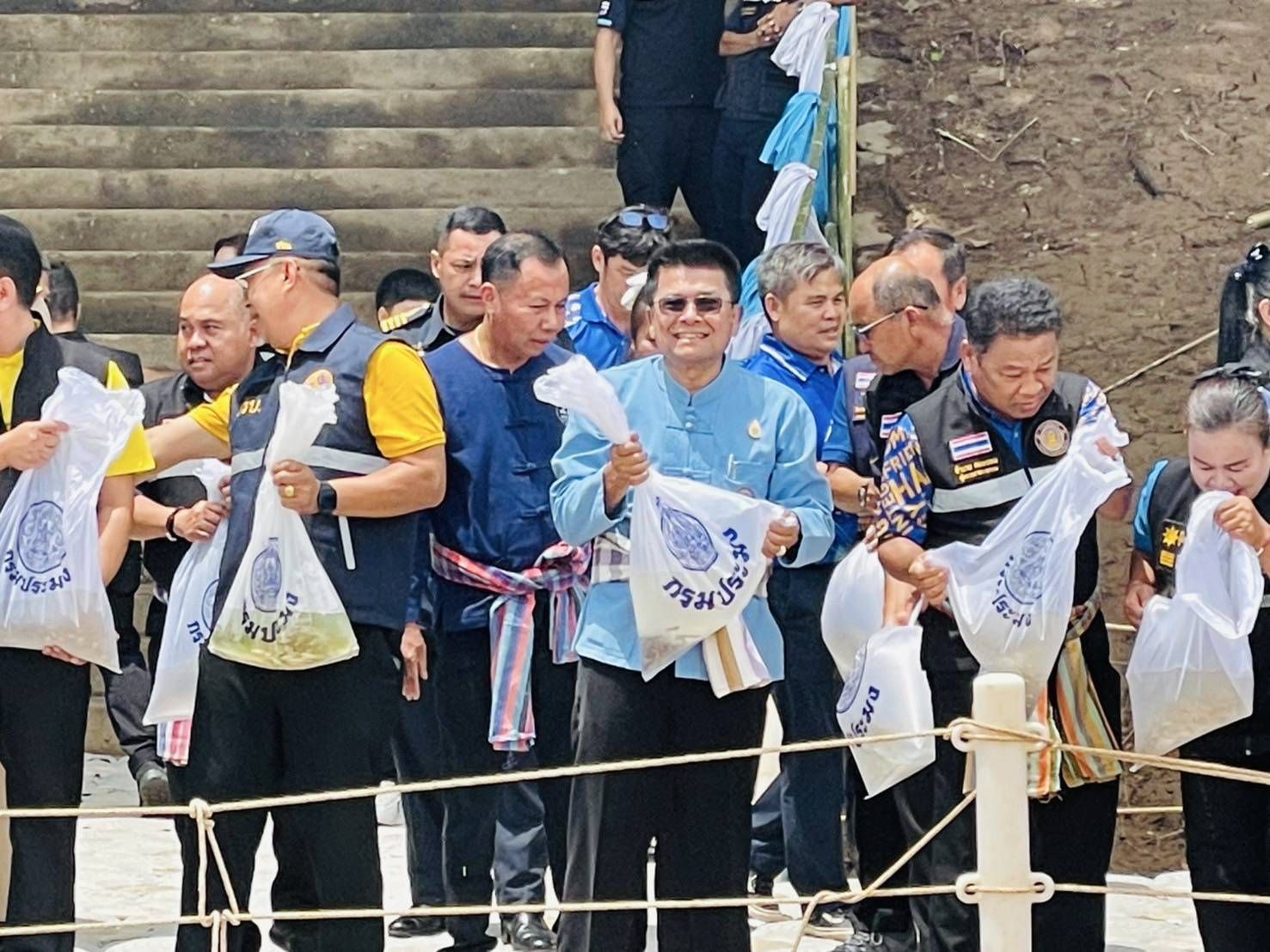 กรมประมงเดินหน้าโครงการฟื้นฟูสัตว์น้ำ จ.มุกดาหาร ปล่อยพันธุ์สัตว์น้ำกว่า 4 ล้านตัว เสริมความยั่งยืนอาชีพประมงชุมชน 
