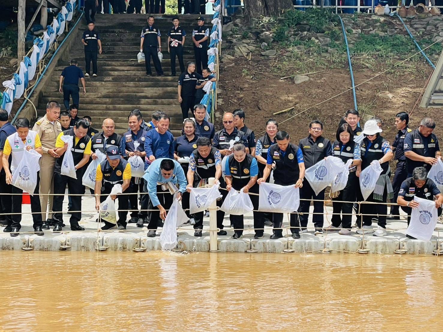 กรมประมงเดินหน้าโครงการฟื้นฟูสัตว์น้ำ จ.มุกดาหาร ปล่อยพันธุ์สัตว์น้ำกว่า 4 ล้านตัว เสริมความยั่งยืนอาชีพประมงชุมชน 