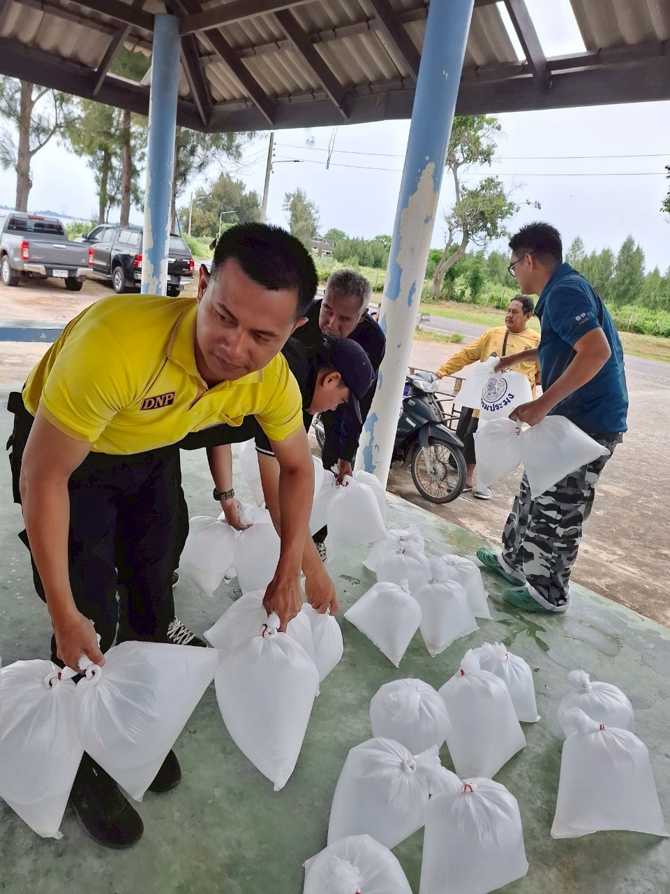 กิจกรรมปล่อยพันธุ์สัตว์น้ำเพิ่มผลผลิตสัตว์น้ำในแหล่งน้ำธรรมชาติ