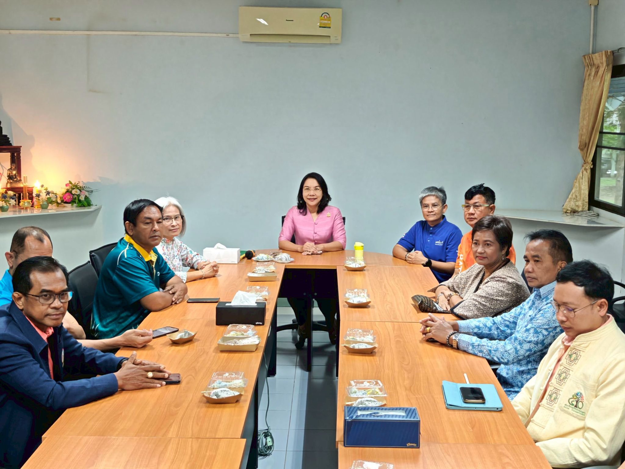 ร่วมหารือแลกเปลี่ยนความคิดเห็นและติดตามการดำเนินงานด้านการเกษตรและสหกรณ์จังหวัดราชบุรี..คลิก