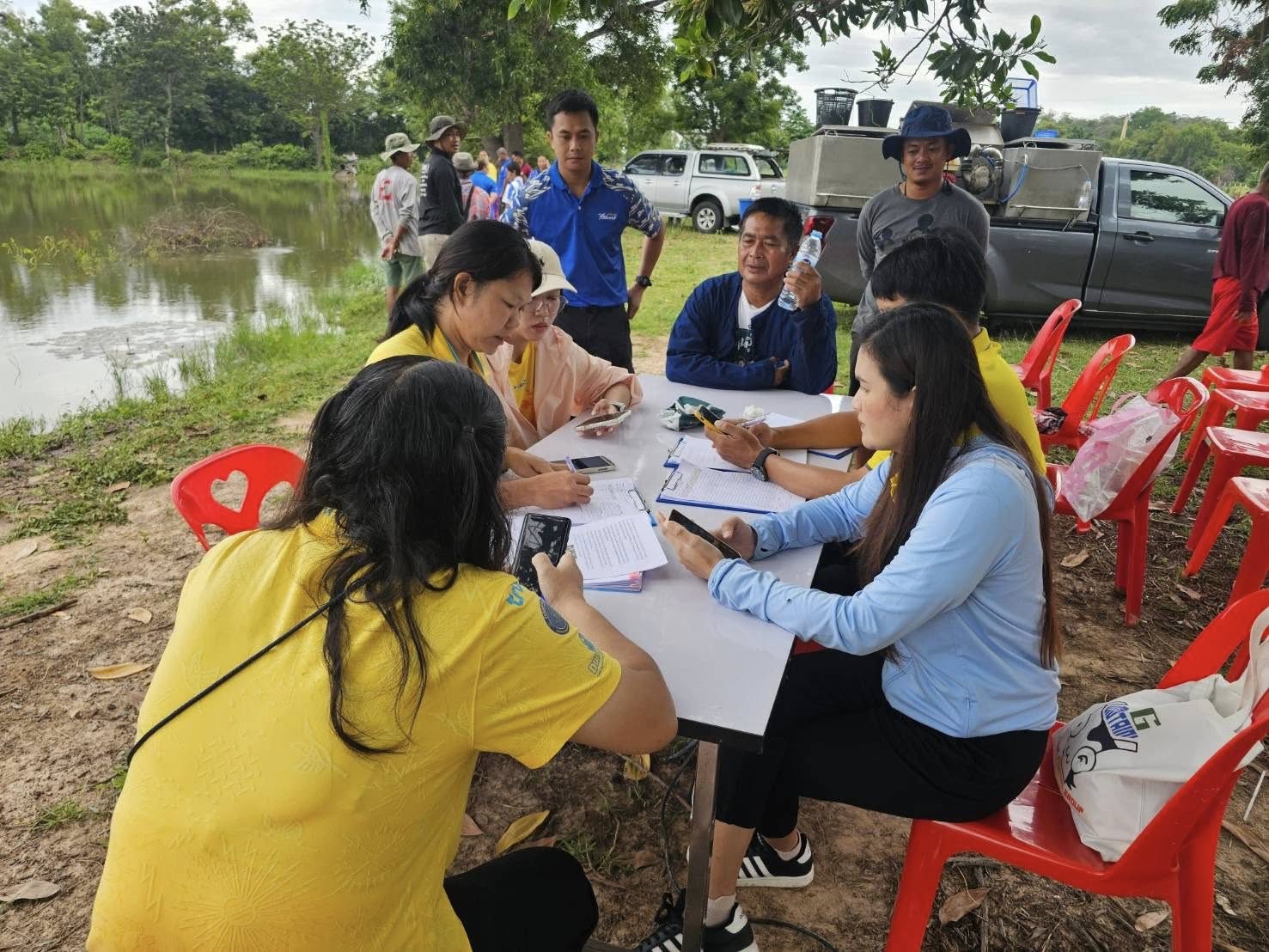 สำนักงานประมงจังหวัดบุรีรัมย์ ร่วมกับศูนย์วิจัยและพัฒนาพันธุกรรมสัตว์น้ำบุรีรัมย์ ดำเนินการปล่อยพันธุ์กุ้งก้ามกรามในพื้นที่ ตำบลสองชั้น อำเภอกระสังตำบลหนองโสน อำเภอนางรอง ตำบลบ้านสิงห์ อำเภอนางรอง และตำบลถนนหัก อำเภอนางรอง จังหวัดบุรีรัมย์ 