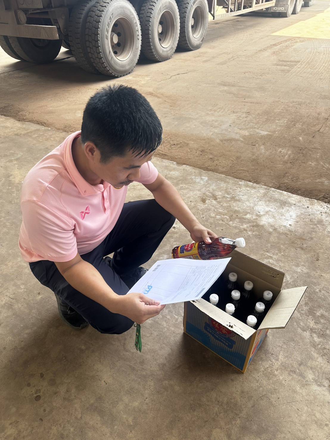 ข่าวกิจกรรม วันที่ 19 สิงหาคม 2568 เจ้าหน้าที่ด่านตรวจประมงนครพนม ตรวจสอบการส่งออกผลิตภัณฑ์ประมง (น้ำปลา) ณ จุดผ่านแดนถาวรสะพานมิตรภาพไทย-ลาว แห่งที่ 3 (นครพนม-คำม่วน)..คลิก