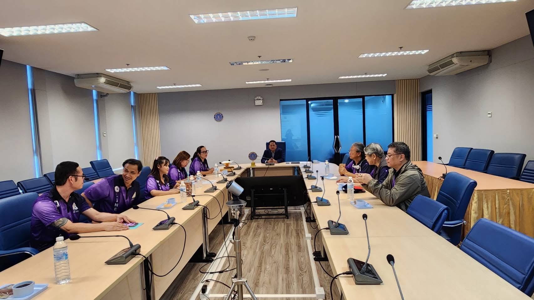 พิธีมอบประกาศนียบัตรให้แก่คณะอาจารย์สมาคมลิขิตบนฝ่ามือ ซึ่งเป็นบุคคลที่อุทิศตนในการสนับสนุนกิจกรรม “ลิขิตบนฝ่ามือ”