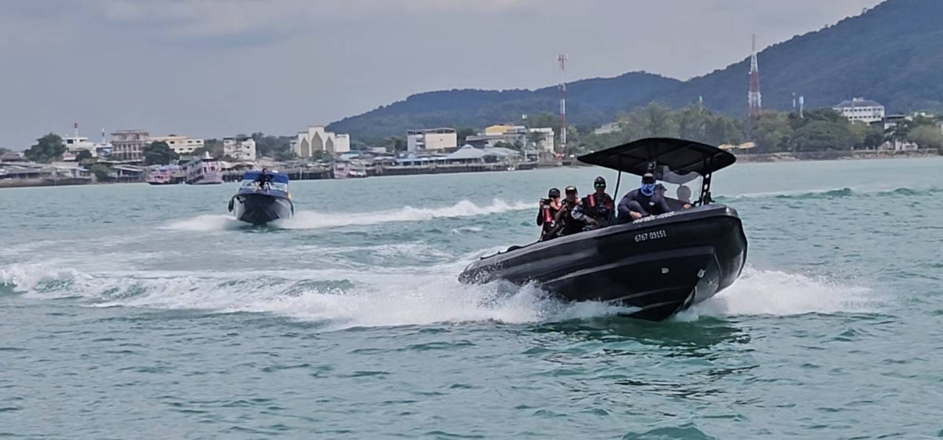การฝึกอบรมการตรวจค้นจับกุมเรือต้องสงสัย