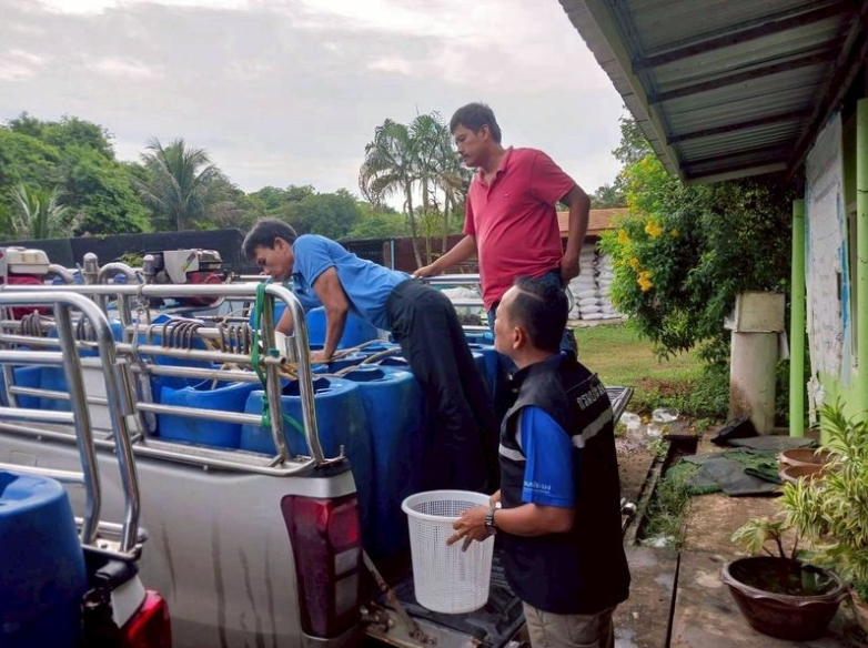 ตรวจรับพันธุ์กุ้งก้ามกราม โครงการบริหารจัดการทรัพยากรประมง กิจกรรมบริหารจัดการทรัพยากรประมงน้ำจืด การเพิ่มผลผลิตสัตว์น้ำในแหล่งน้ำชุมชนเพื่อเพิ่มรายได้และลดค่าครองชีพของประชาชน และปล่อยพันธุ์กุ้งก้ามกรามลงแหล่งน้ำที่เข้าร่วมโครงการดังกล่าว จำนวน 3 แห่งๆละ 40,000 ตัว