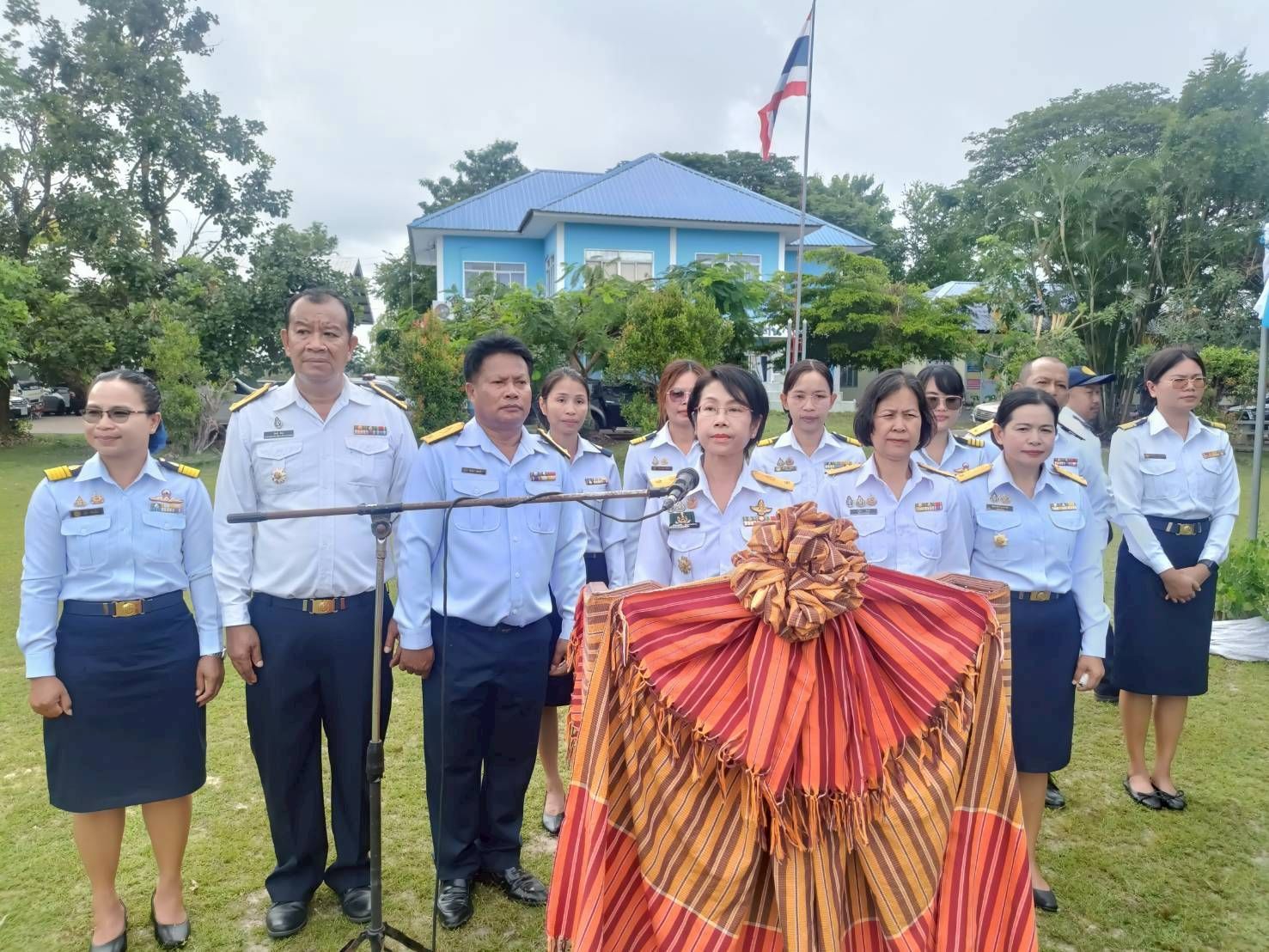 ร่วมพิธีปล่อยปลา เฉลิมพระเกียรติ เพื่อถวายเป็นพระราชกุศลสมเด็จพระนางเจ้าสิริกิติ์ พระบรมราชินีนาถ พระบรมราชชนนีพันปีหลวง 