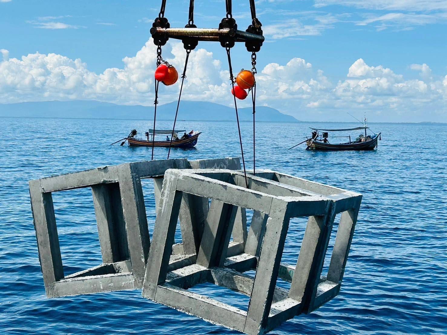 ข่าวประชาสัมพันธ์ ศูนย์วิจัยและพัฒนาประมงทะเลนราธิวาส กำหนดจัดสร้างแหล่งอาศัยสัตว์ทะเล (จัดวางปะการังเทียมในทะเล)