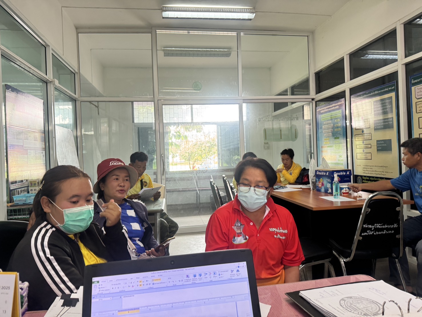 ประมงอำเภอสิรินธร ให้บริการรับยื่นแบบคำขอขึ้นทะเบียนผู้ทำการประมง (ทบ.3 -1)