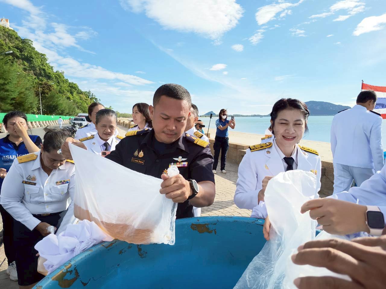 กิจกรรมปล่อยพันธุ์สัตว์น้ำ เนื่องในโอกาสวันเฉลิมพระชนมพรรษา สมเด็จพระนางเจ้าสิริกิติ์ พระบรมราชินีนาถ พระบรมราชชนนีพันปีหลวง..คลิก