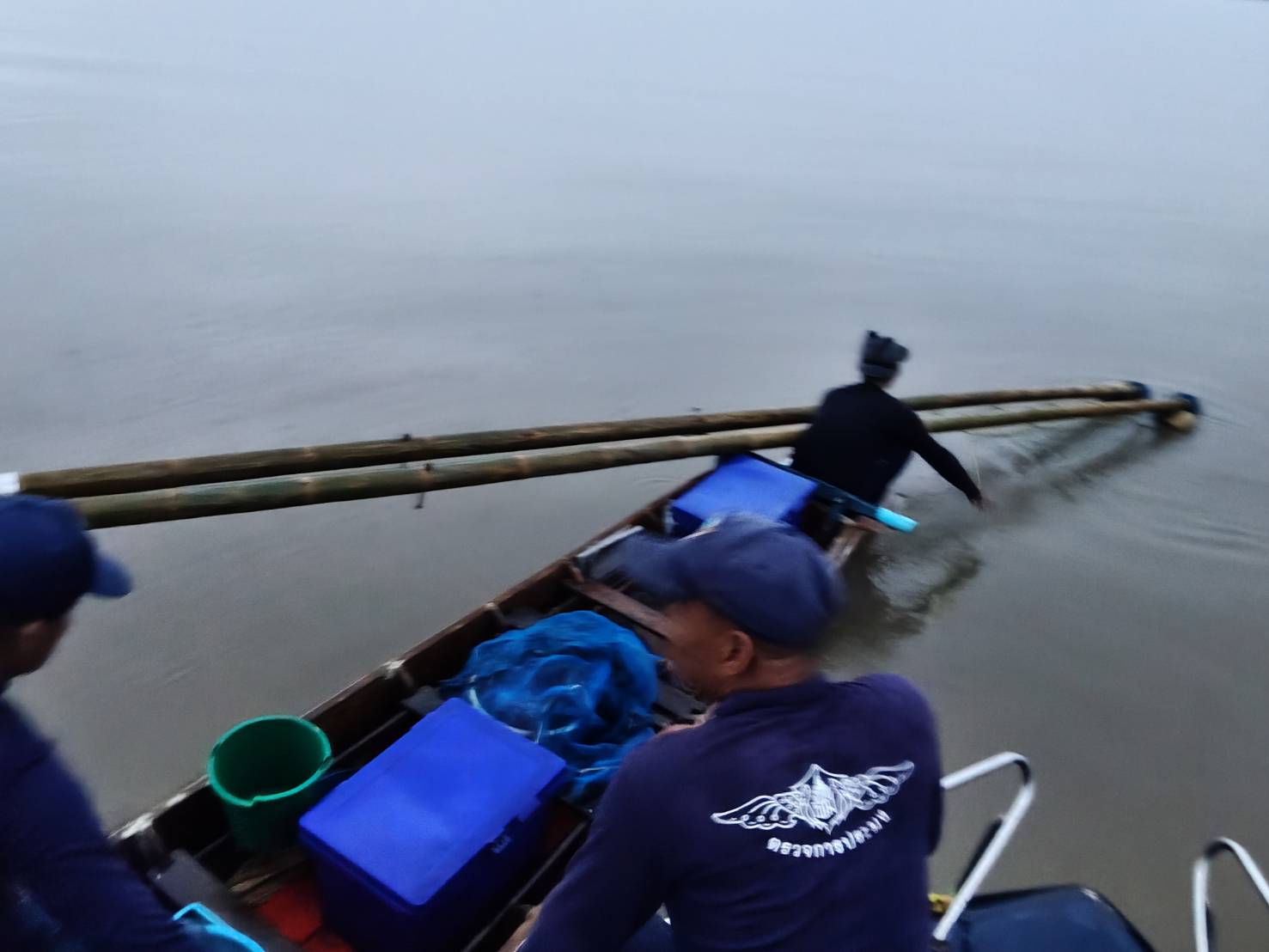 จับกุมเรือประมงผิดกฎหมายจำนวน 1 ลำ โดยใช้เครื่องมืออวนรุนปลา