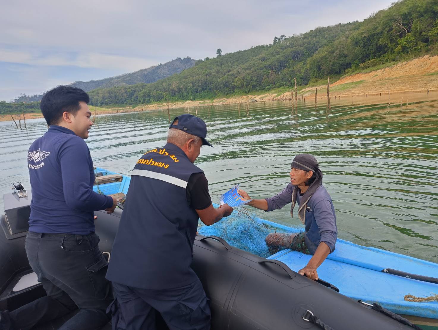 กิจกรรมจิตอาสาพัฒนาชุมชนประมงฯ ร่วมกับกลุ่มเครือข่ายเฝ้าระวังการประมงบ้านตาพะเยา..คลิก
