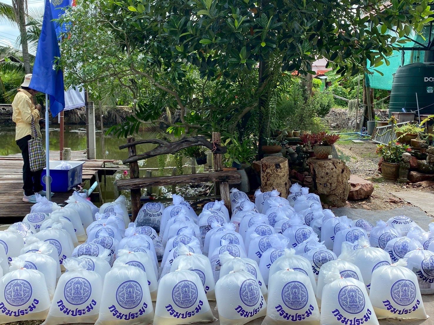 ร่วมจัดพิธีเปิดปฏิบัติการกำจัดปลาหมอคางดำในแหล่งน้ำธรรมชาติโดยการปล่อยผู้ล่า (ปลาอีกง)..คลิก