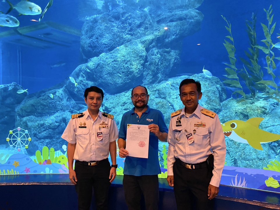 สำนักงานประมงพื้นที่กรุงเทพมหานคร เข้าตรวจสถานที่เลี้ยงและสัตว์เลี้ยง ชนิด ปลาฉลามเสือดาว (Stegostoma fasciatum) ของบริษัท สยามโอเชี่ยน เวิร์ล กรุงเทพ จำกัด